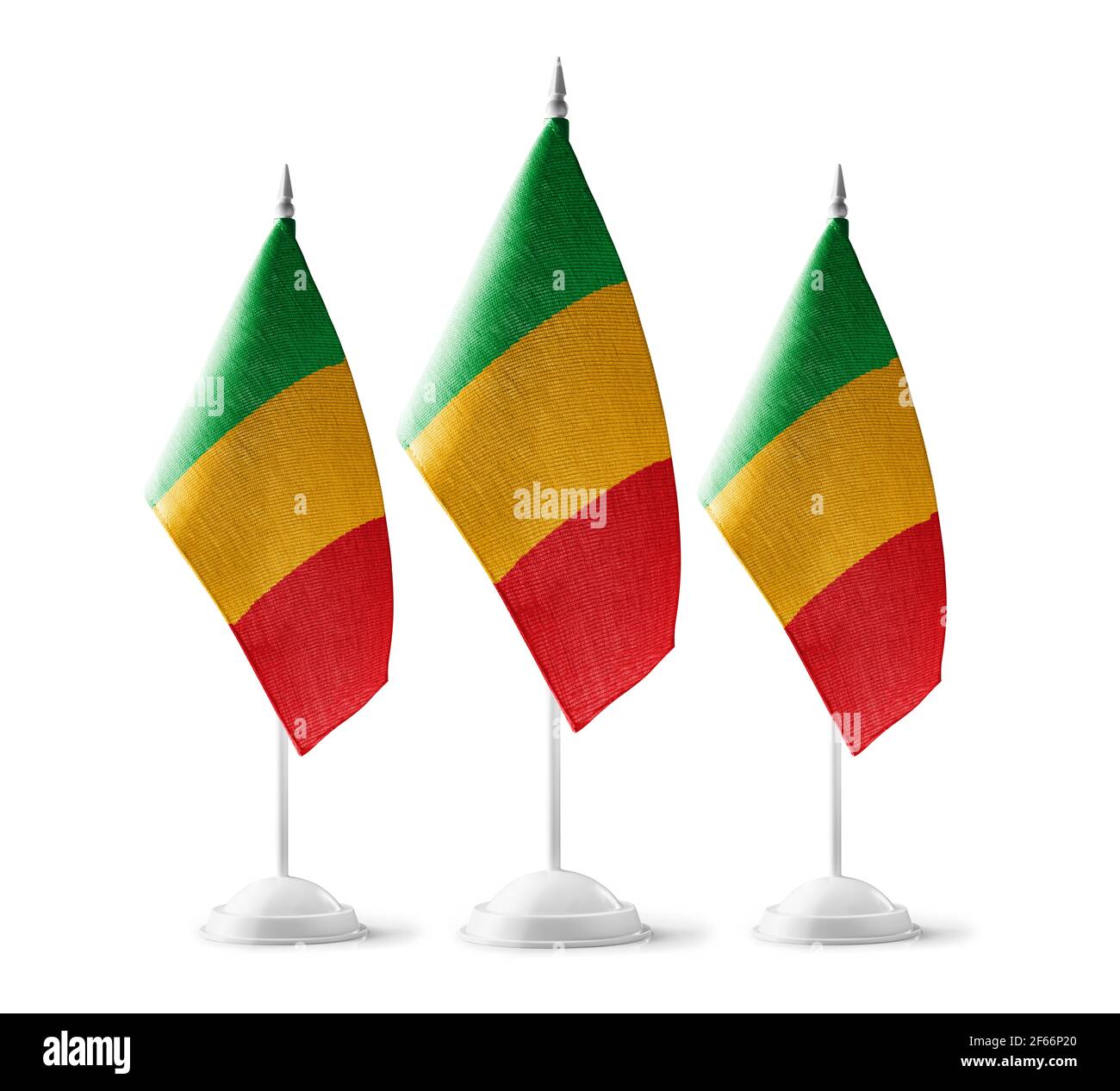 Kleine Nationalflaggen von Mali auf weißem Hintergrund Stockfoto