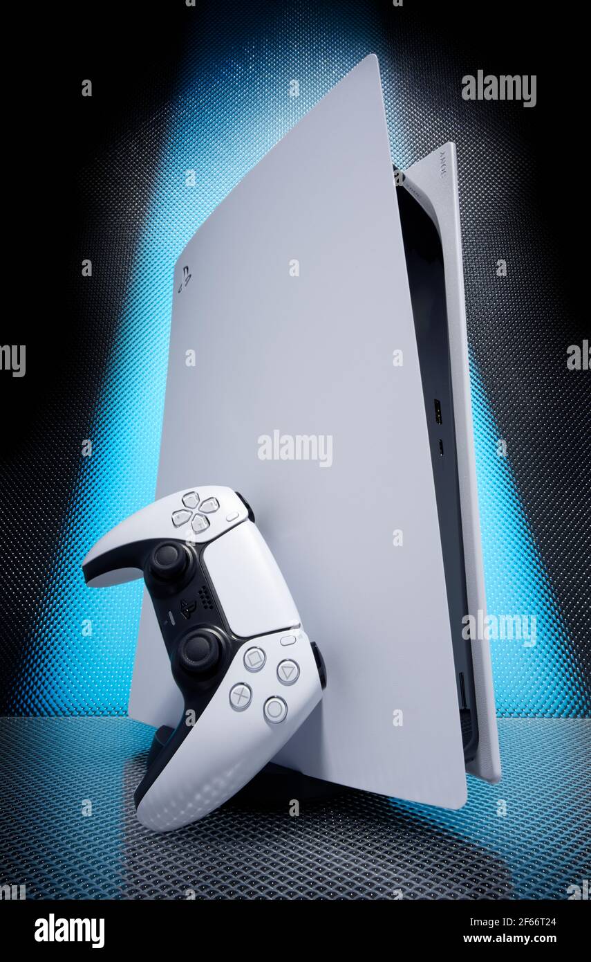 Sony Playstation 5. PS5. Mit DualSense Controller. Stockfoto