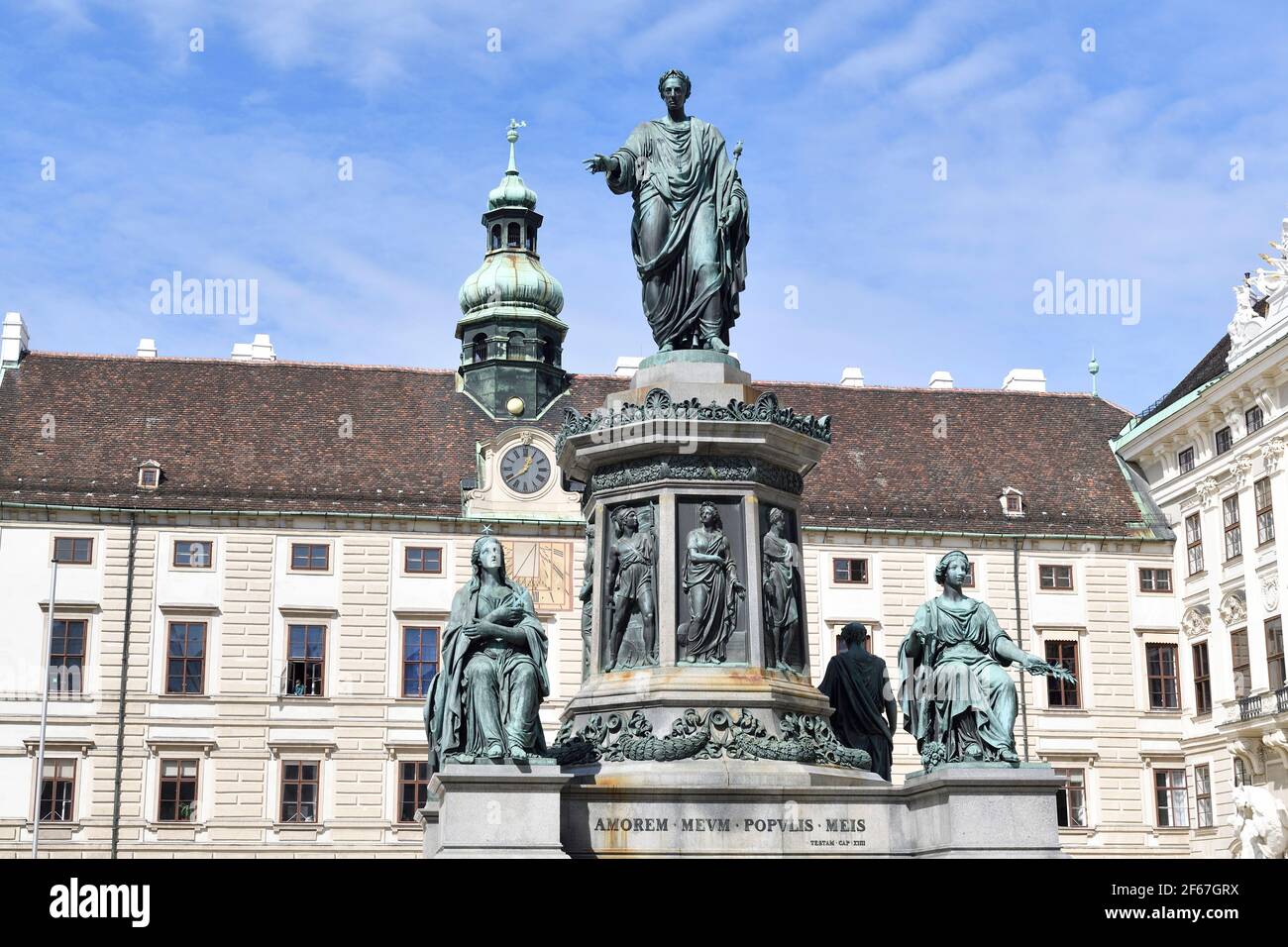 Wien, Österreich. In der Burg (Hofburg) mit dem monumentalen Denkmal Kaiser Franz I. im Zentrum Stockfoto