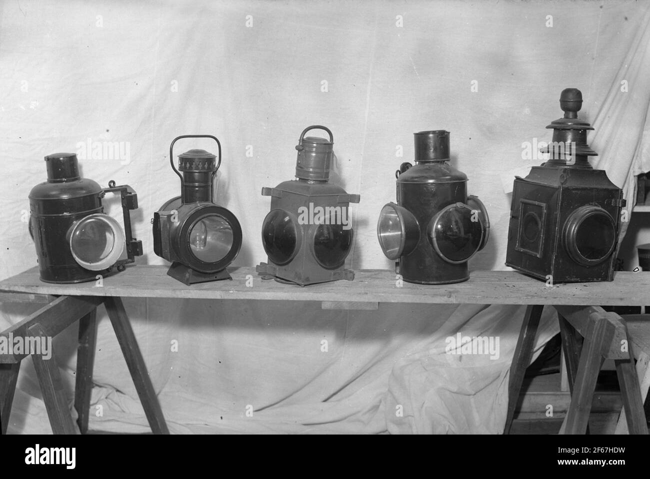 Div Laternen; Eisenbahnmuseum. Semafor Lampe Mod 1870 Blatt # 1289 Semafor  Lampe Mod 1920 Ark No. 1284 Scheibe Signallampe Blatt No. 1275 Semaphor und  Scheibe Signallampe 1 1288 Scheibe Signallampe # 1279 Stockfotografie -  Alamy