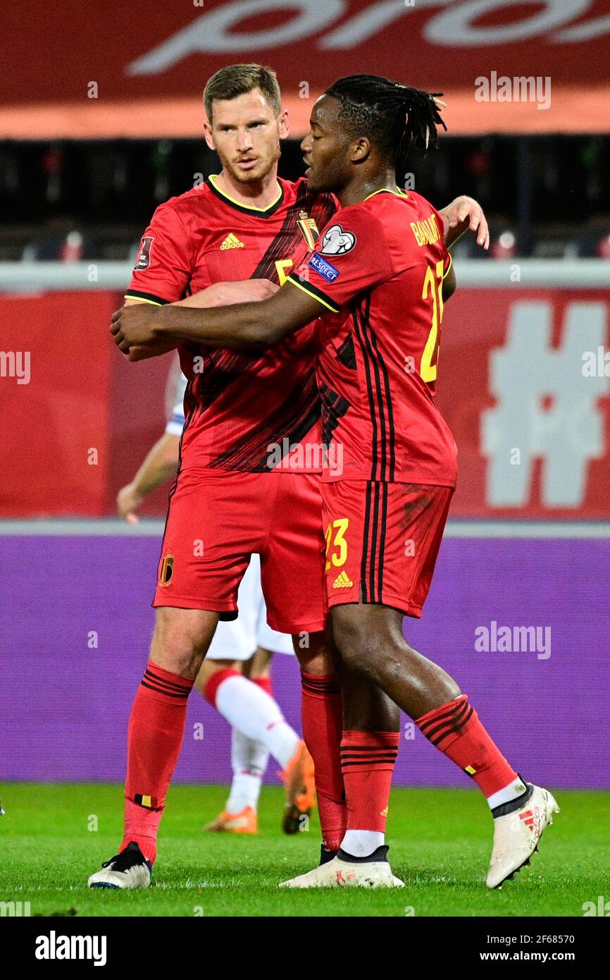 Der belgische Jan Vertonghen und der belgische Michy Batshuayi feiern während einer Qualifikationsspiel für die WM 2022 in der Gruppe E zwischen dem Belgier Stockfoto
