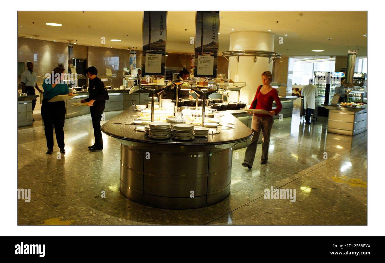 Personal Restaurant im Shell in London.pic David Sandison 1/4/2005 Stockfoto
