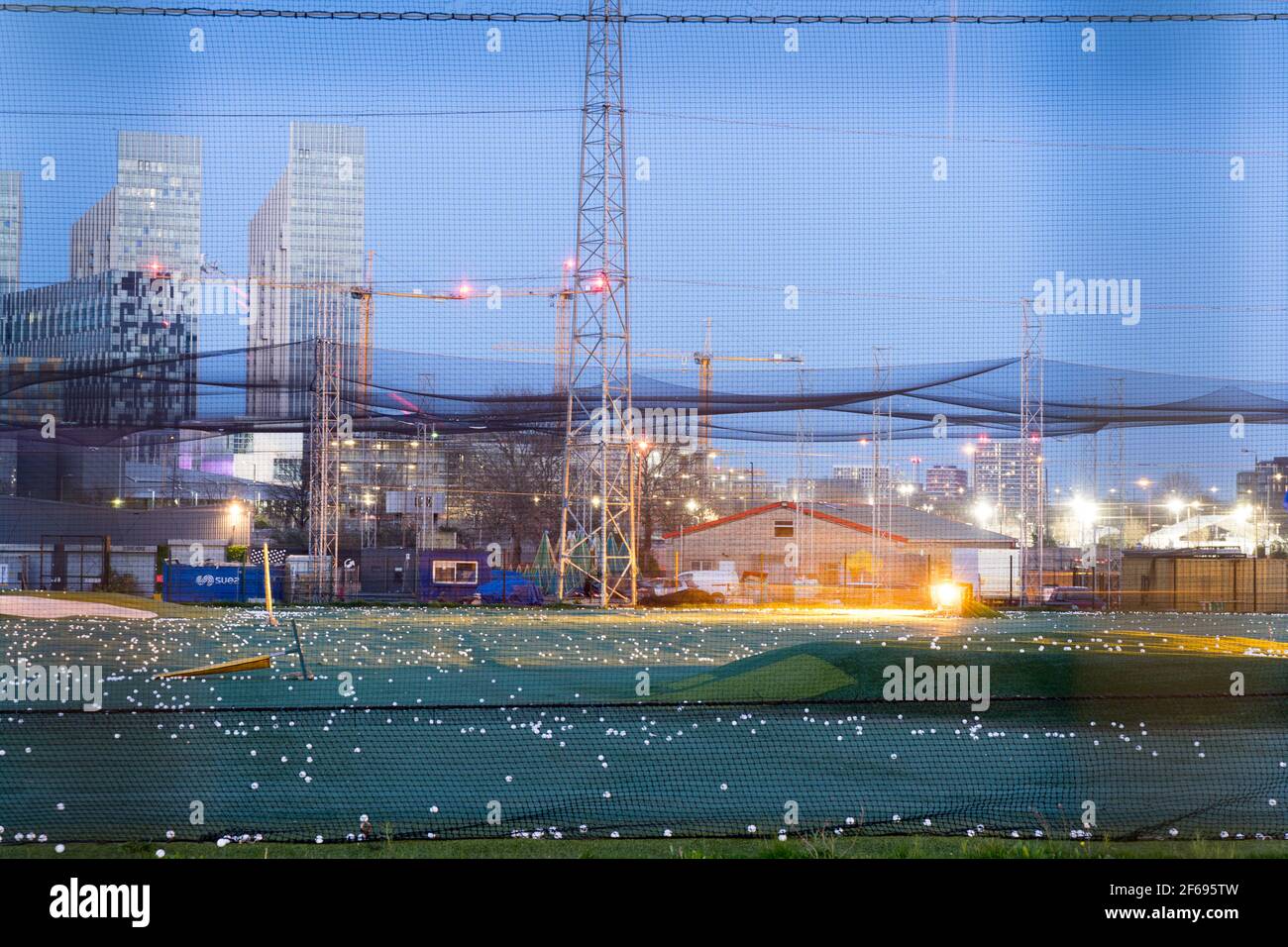 London Greenwich Peninsula Golf Range ist für die Öffentlichkeit nach nationalen geöffnet Lockdown erleichtert, damit Outdoor-Sportarten in England beginnen können Stockfoto