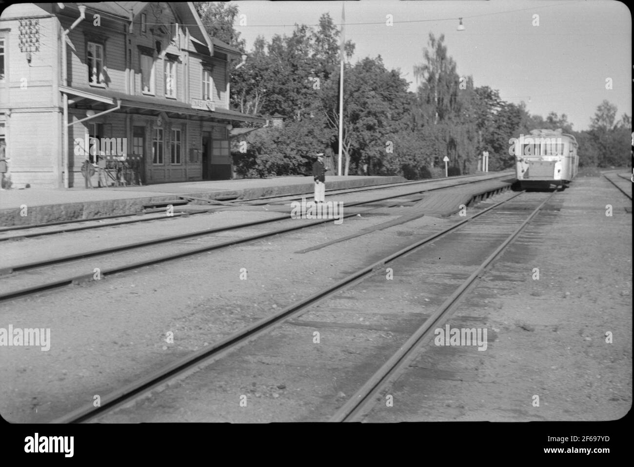 Bahnhof Näsviken. Verkehrsfunk 1874-11-20. Stationhouse gebaut in 1888-06-01. Die Hudiksvall-Bahn wurde von SJ 1887-11-01 gekauft und von 1217 mm auf 1435 mm umgebaut. Elektrischer Betrieb 1959-05-31. Der Bahnhof aufgegeben 1989-10-01. Stockfoto