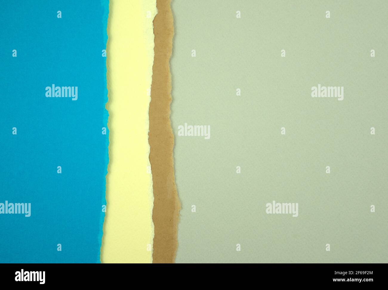 Farbiger Papier abstrakte Textur Hintergrund. Leere zerrissene blau, neutral, Pastell, Erdton, graue Farbe Papiere Kombination. Freier Speicherplatz für Text, Nachricht. Stockfoto