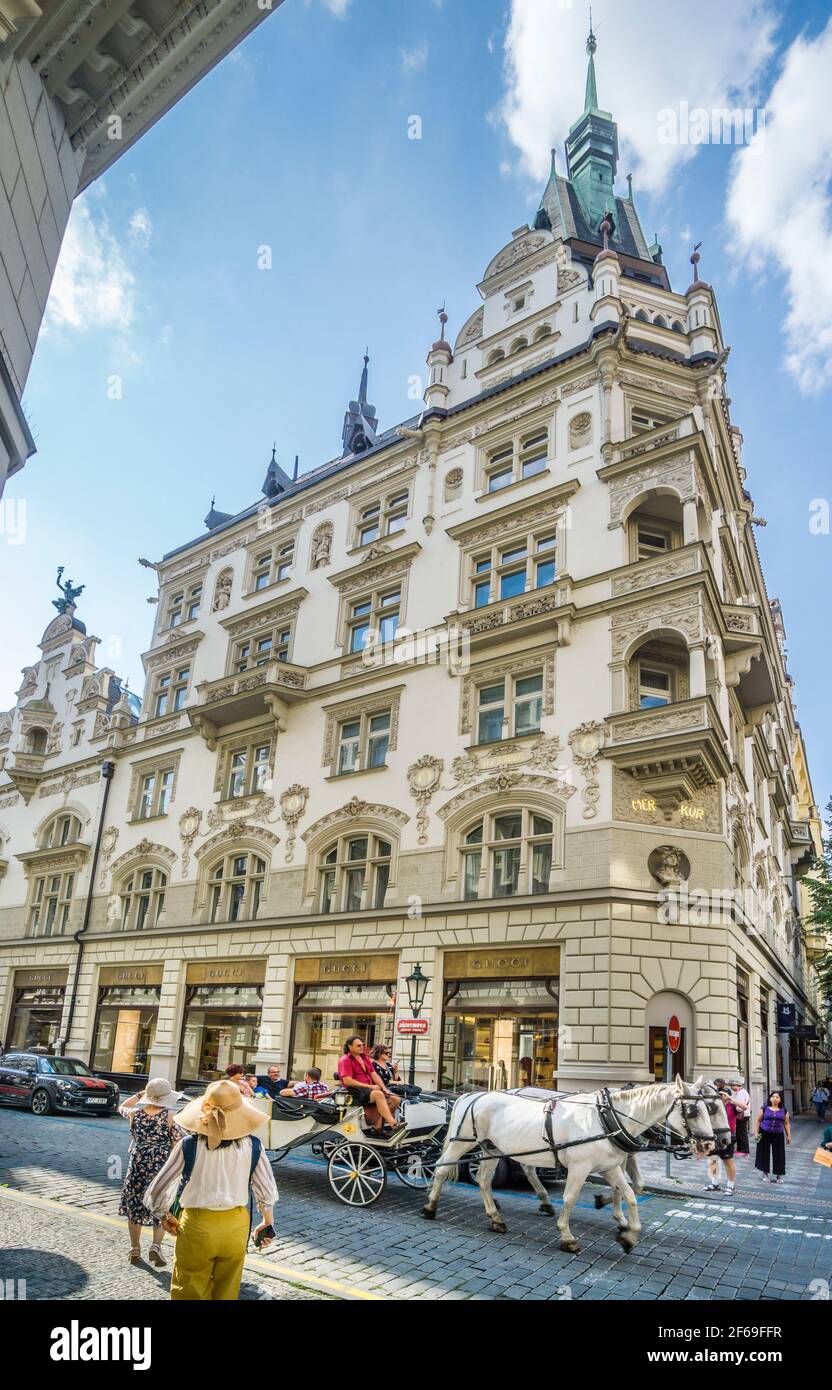 Fiaker Stadtrundfahrt in der Altstadt von Prag, Hauptstadt von Prag, Tschechische Republik Stockfoto