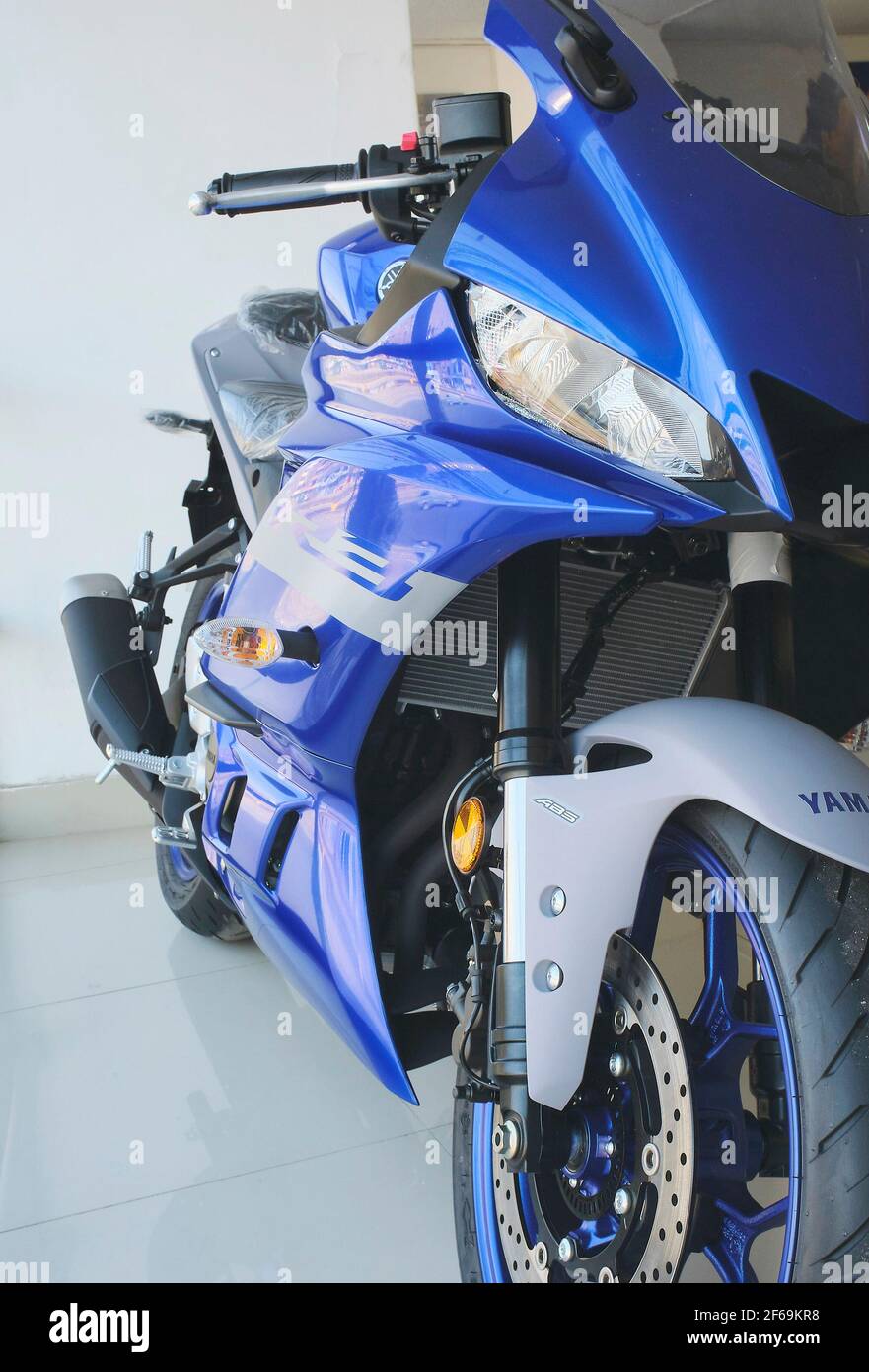 Lima, Peru - 30. März 2021: Yamaha Motorradshop, Yamaha R3 v2 abs Stockfoto