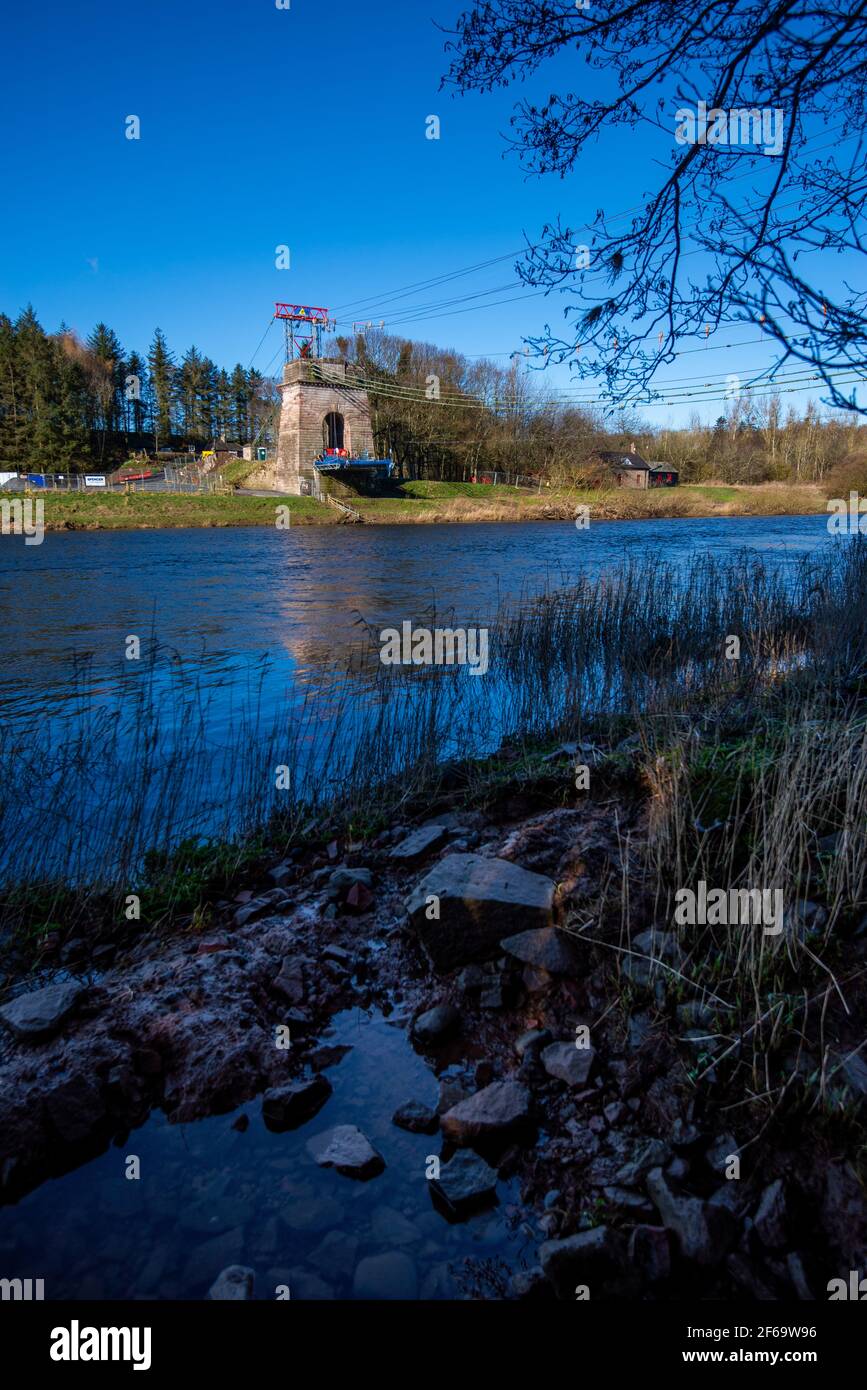 Die 1820 erbaute Union Chain Bridge über den Fluss Tweed wird 2020/21 von Spencer Engineering einer umfassenden Renovierung unterzogen. Stockfoto