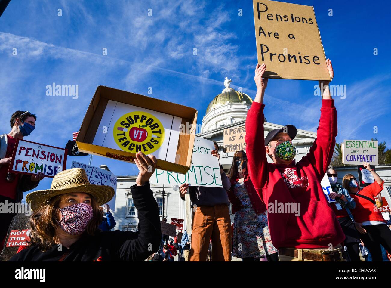 Demonstration von Lehrern aus Vermont, um gegen Änderungen ihrer öffentlich finanzierten Pensionspläne zu protestieren, Vermont State House, Montpelier, VT, USA. Stockfoto