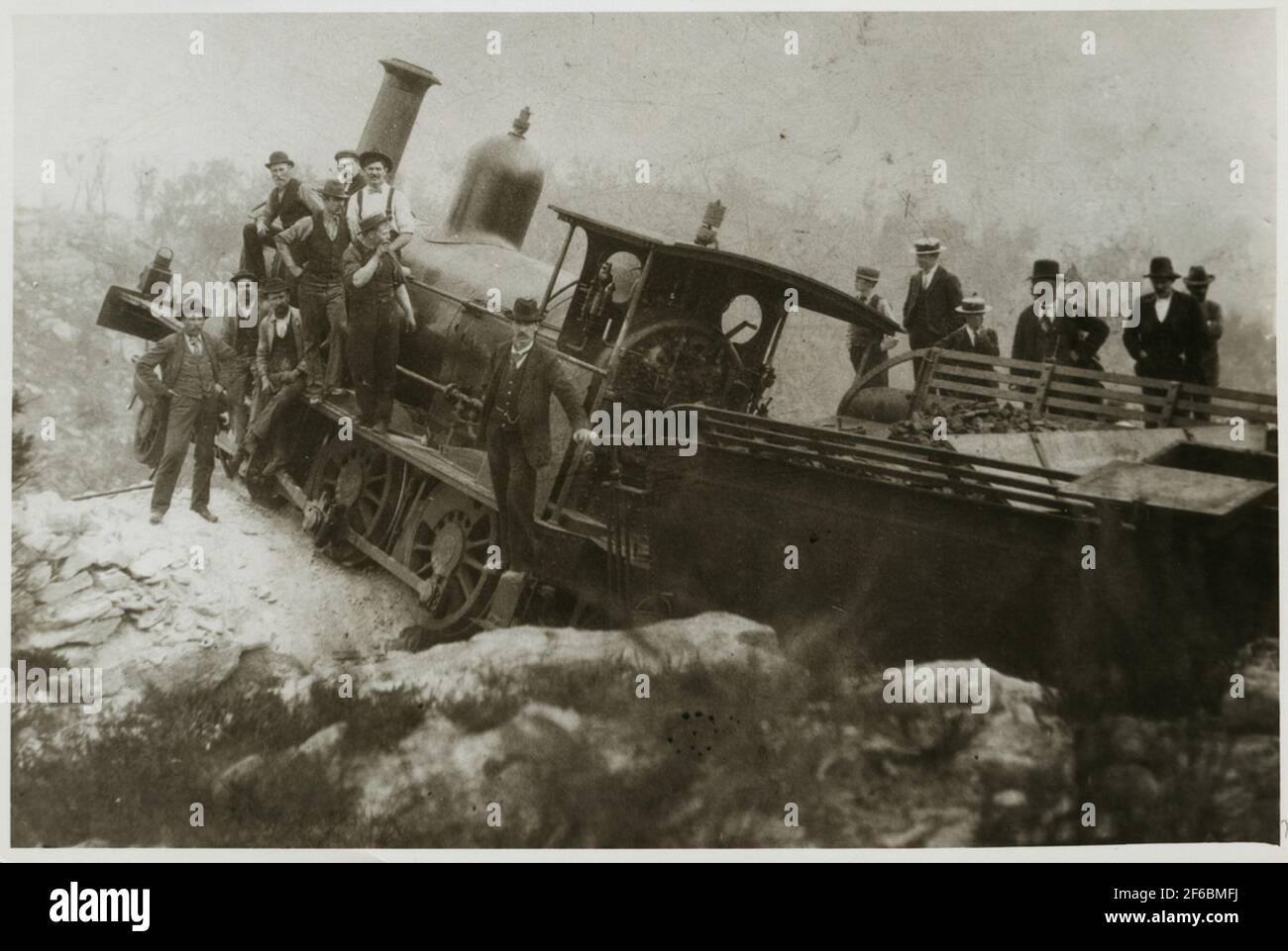 Zugverfolgung auf 'Zig Zag Railway' in Blue Mountains mit einer Dampflokomotive der B-Klasse im Jahr 1892. Stockfoto