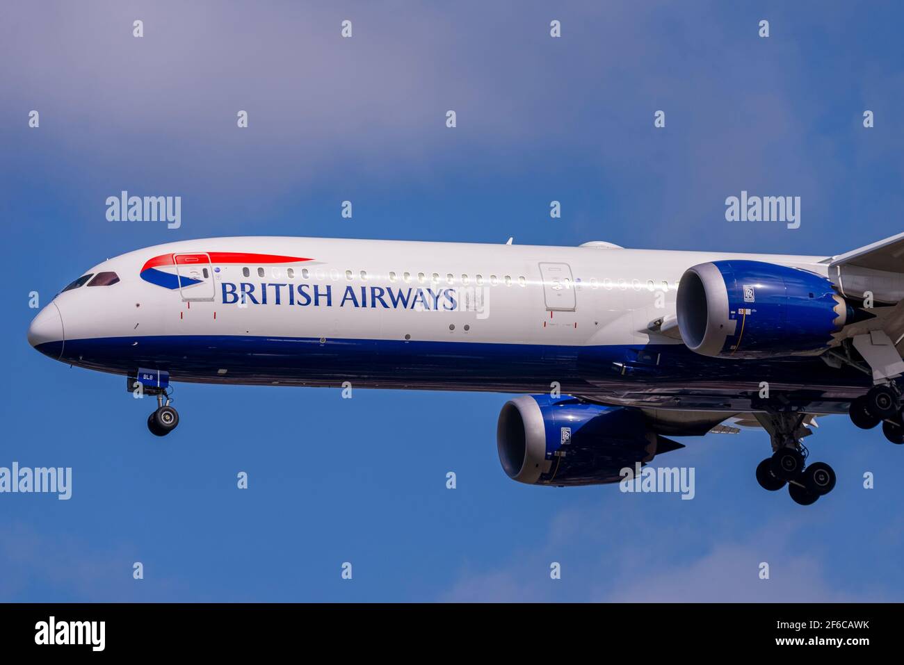 British Airways Boeing 787 10 Dreamliner Jet Airliner Flugzeug G-ZBLB im Finale auf dem London Heathrow Airport, Großbritannien zu landen. BA-Titel. Logo, Branding, Marke Stockfoto
