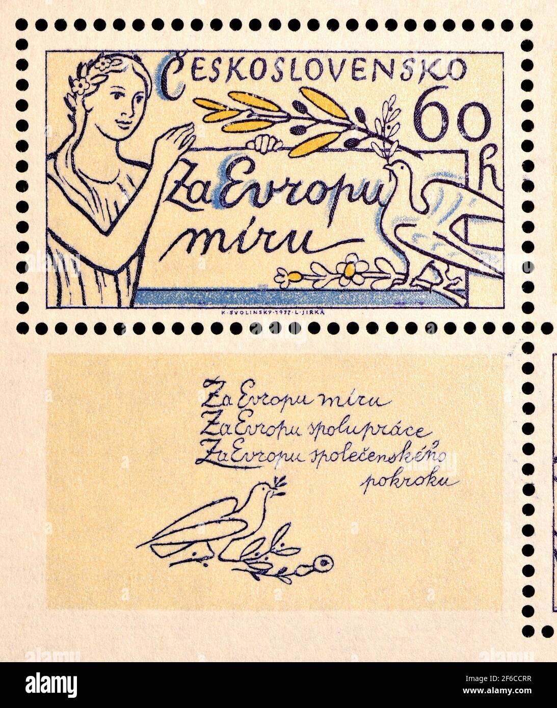 Tschechoslowakische Briefmarke Mini-Bogen (1977) aus der Serie 'für das Europa des Friedens, der Zusammenarbeit und des sozialen Fortschritts' 60h: Frieden (miru) Stockfoto