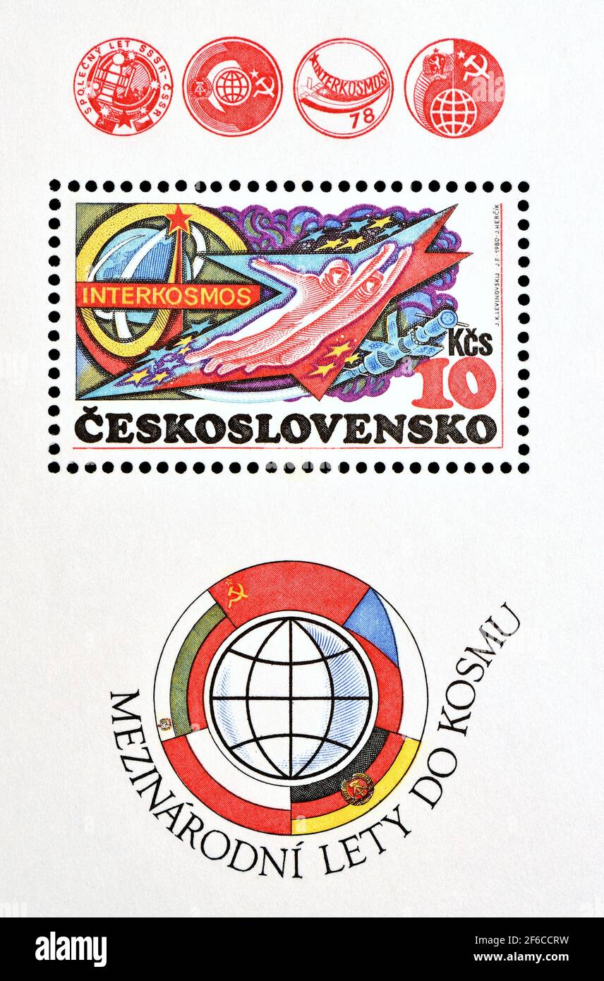 Tschechoslowakische Briefmarken-Mini-Bogen (1980): Interkosmos kooperatives Raumfahrtprogramm - Internationales Jahr des Kosmos Stockfoto