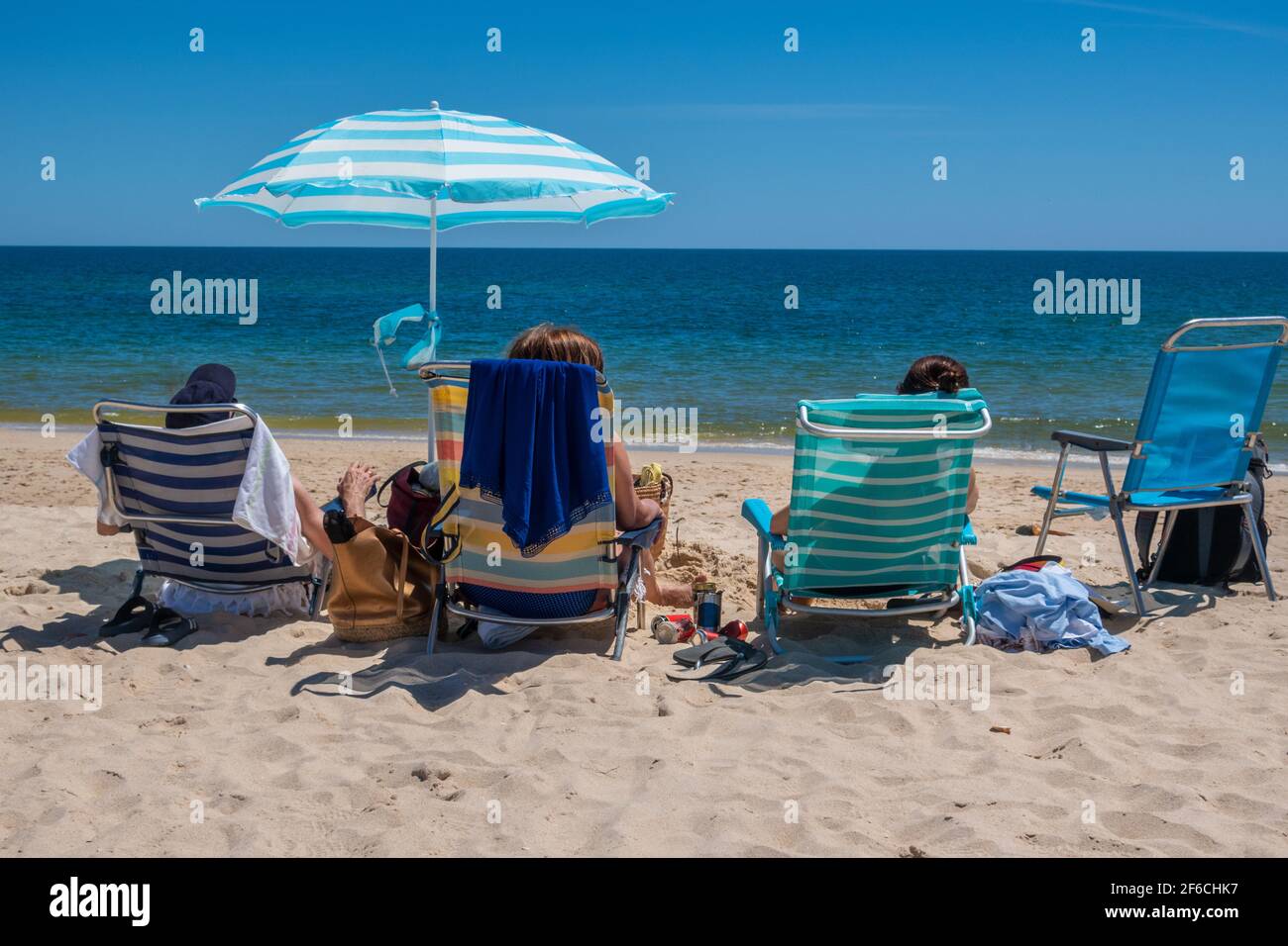 Entspannung am Strand auf der Insel Tavira oder Ilha de Tavira, Ostalguve, Portugal Stockfoto