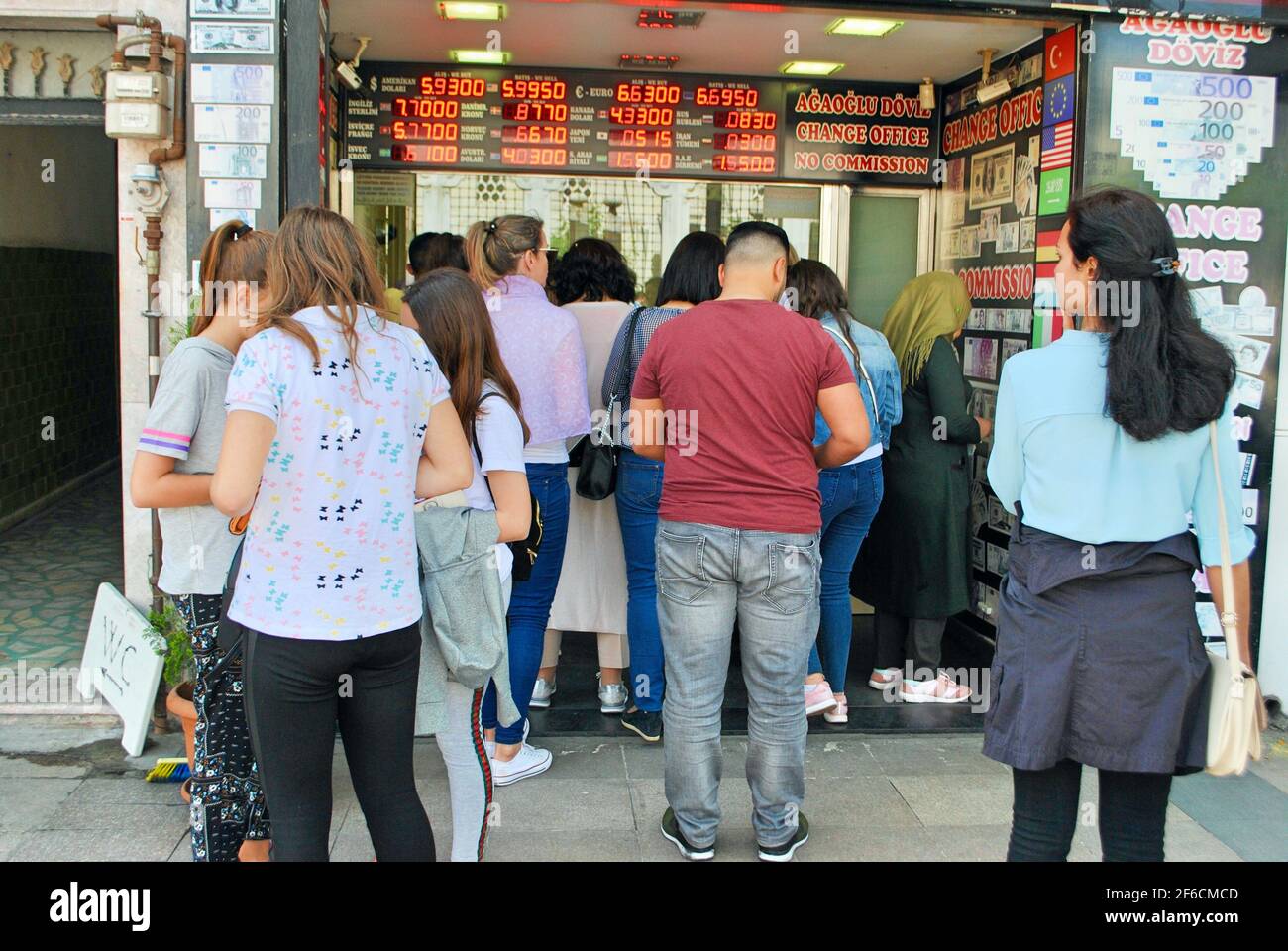 Istanbul Türkei. Mai 2019. Wechselstube im Bezirk Beyazit. Wechselstuben bieten die besseren Preise und keine provision als Banken. Stockfoto