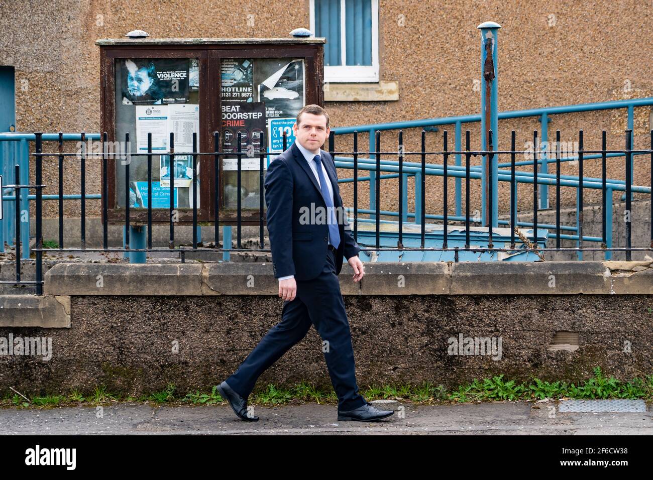 Loanhead, Schottland, Großbritannien. 31. März 2021. Douglas Ross, der Vorsitzende der schottischen Konservativen, enthüllt eine Reihe von Strafrechtspolitiken, während er in Loanhead, Midlothian, in einer ehemaligen Polizeistation, die jetzt geschlossen ist, gelobte, immer die Rechte der Opfer zu priorisieren. Iain Masterton/Alamy Live News Stockfoto