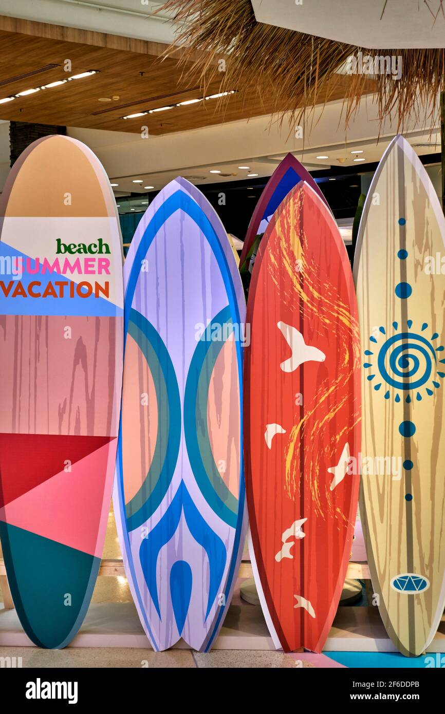 Konzept eines Strandurlaubs mit Surfboard-Funktion Stockfoto