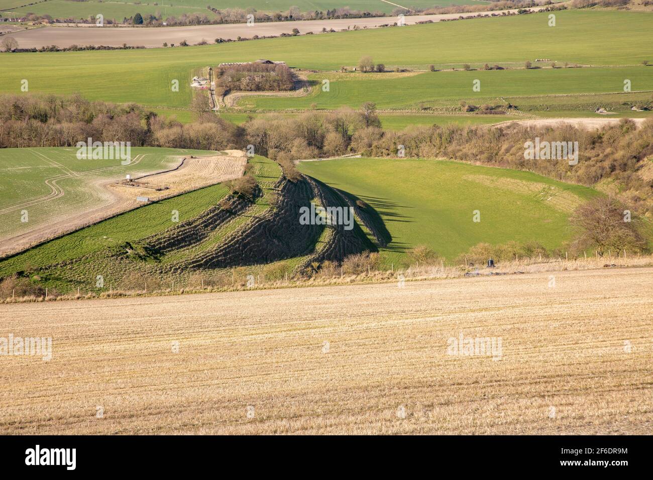 Streifen Sie Lynchets auf Chalk Valley Hügel in der Nähe von Calstone, Wiltshire, England, Großbritannien Stockfoto