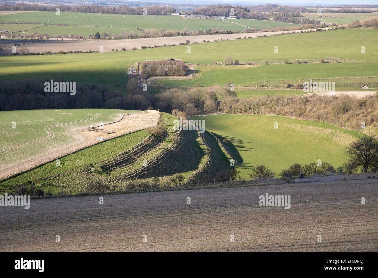 Streifen Sie Lynchets auf Chalk Valley Hügel in der Nähe von Calstone, Wiltshire, England, Großbritannien Stockfoto
