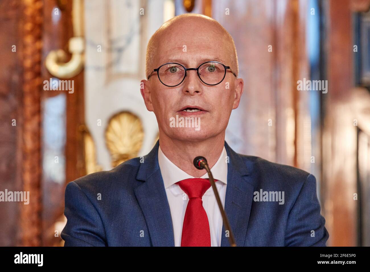 Hamburg, Deutschland. März 2021, 31st. Peter Tschentscher (SPD), erster Bürgermeister von Hamburg, hält eine Pressekonferenz zu den neuen Corona-Maßnahmen. Quelle: Georg Wendt/dpa/Alamy Live News Stockfoto