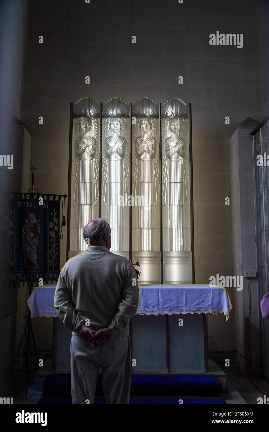 St. Mathews Kirche, St. Lawrence, Jersey, Kanalinseln. Auch die Glaskirche genannt, renoviert von Florence Lady Trent im Jahr 1934 mit Glasarbeiten suppl Stockfoto