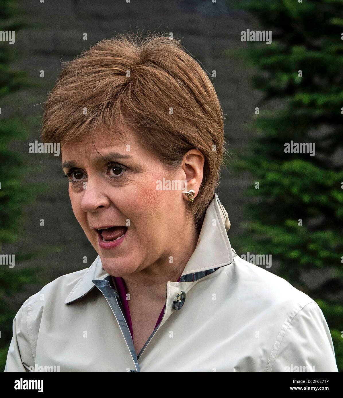 Erste Ministerin Nicola Sturgeon, Vorsitzende der Scottish National Party in Partick in Glasgow, Schottland, wo sie den virtuellen SNP-Wahlkampf im Vorfeld der bevorstehenden schottischen Parlamentswahl am 6. Mai 2021 startet. Bilddatum: Mittwoch, 31. März 2021. Stockfoto