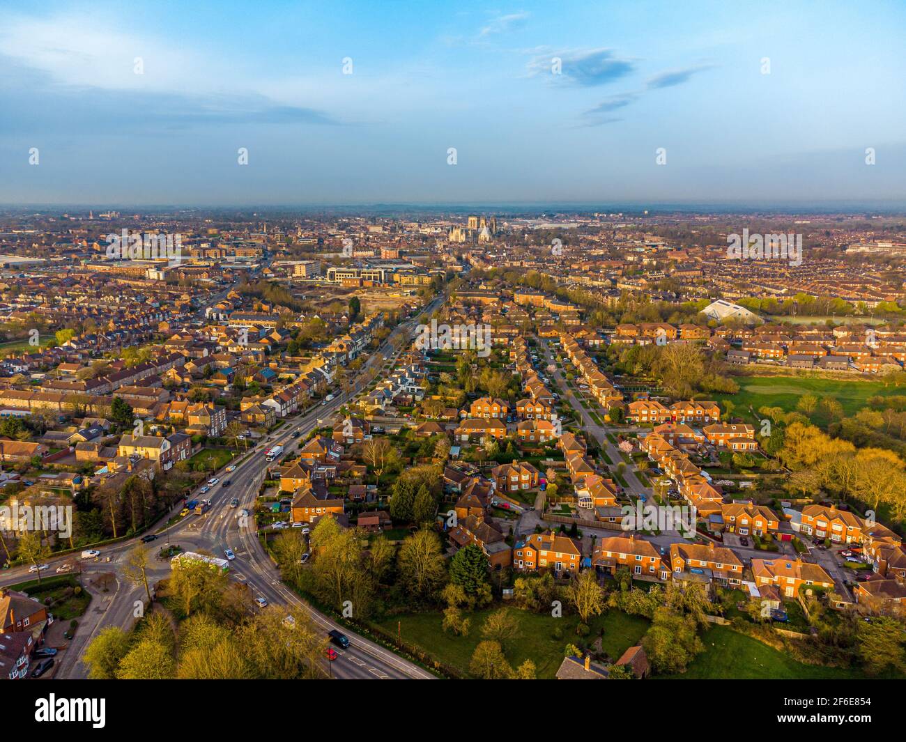 Luftaufnahme der Skyline von York, UK mit Blick nach Südwesten mit York Minster in der Mitte. Stockfoto