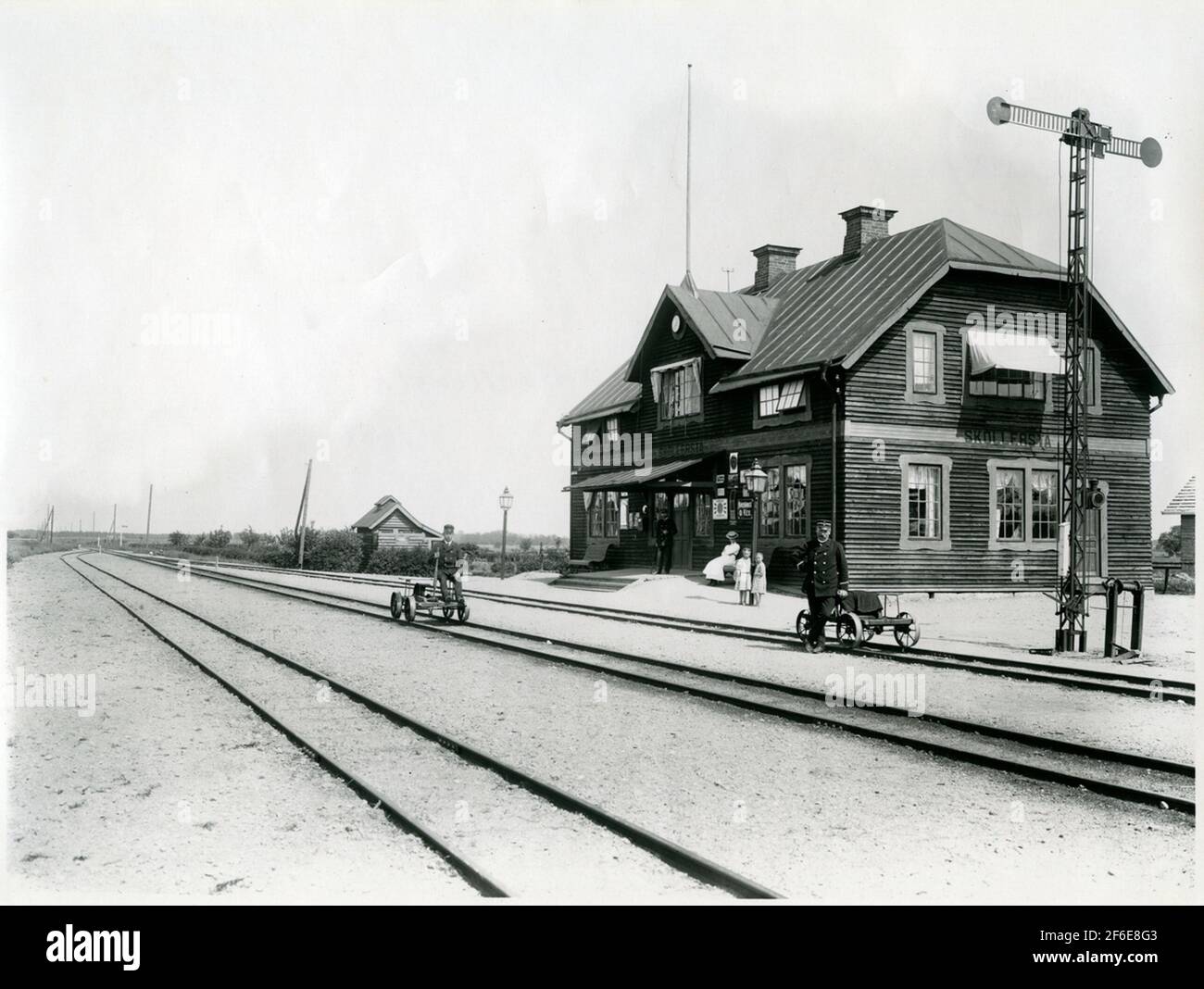 Sköllersta Bahnhof im Jahr 1908. Stockfoto