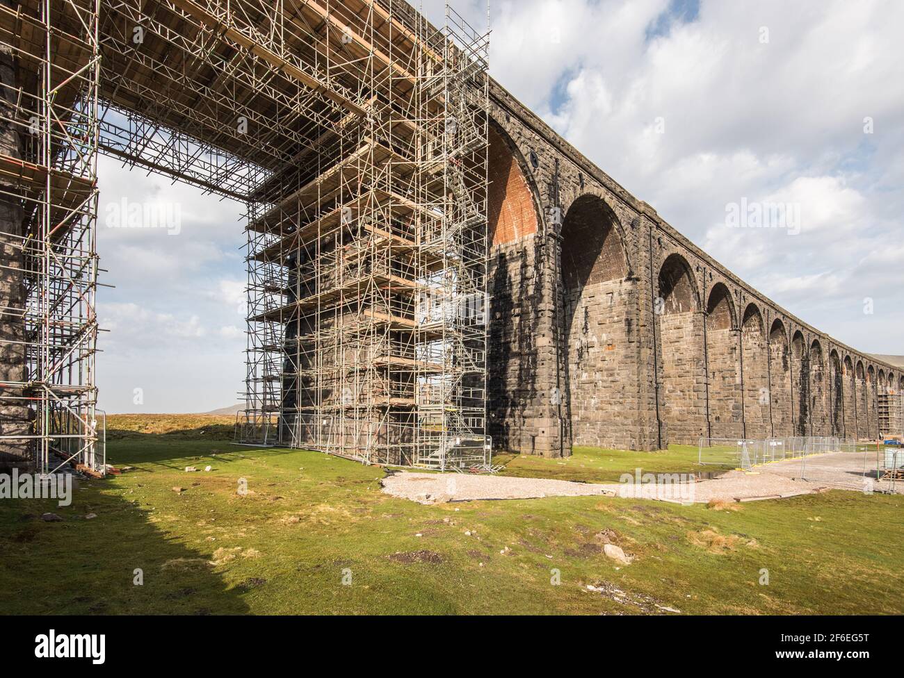 Reparaturen an ikonischem Ribblehead Viadukt Stockfoto