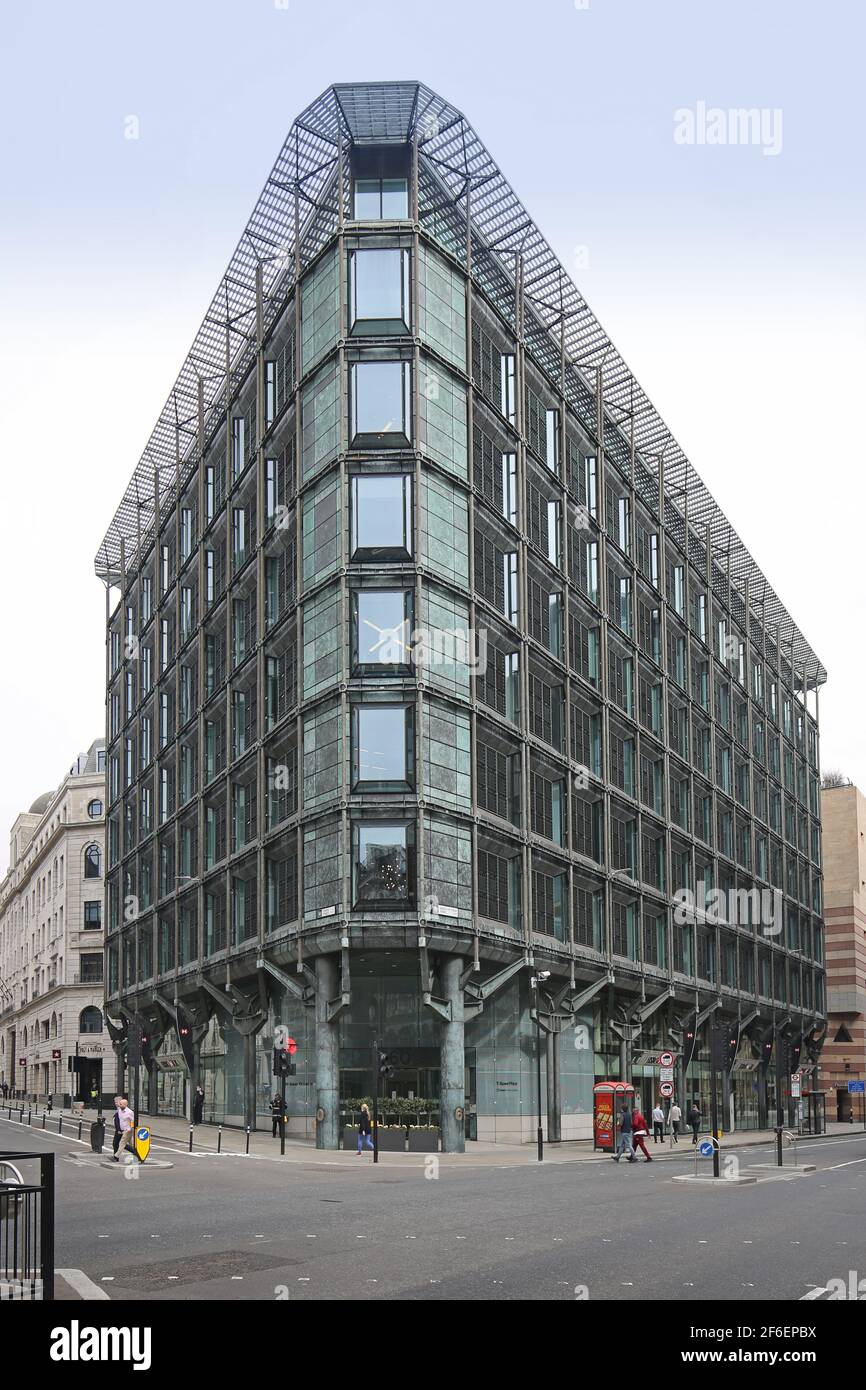 60 Queen Victoria Street, London, Großbritannien. 1999 Bürogebäude von Foggo Associates mit stitiver Bronzesfassade und externem Stahlrahmen. Stockfoto