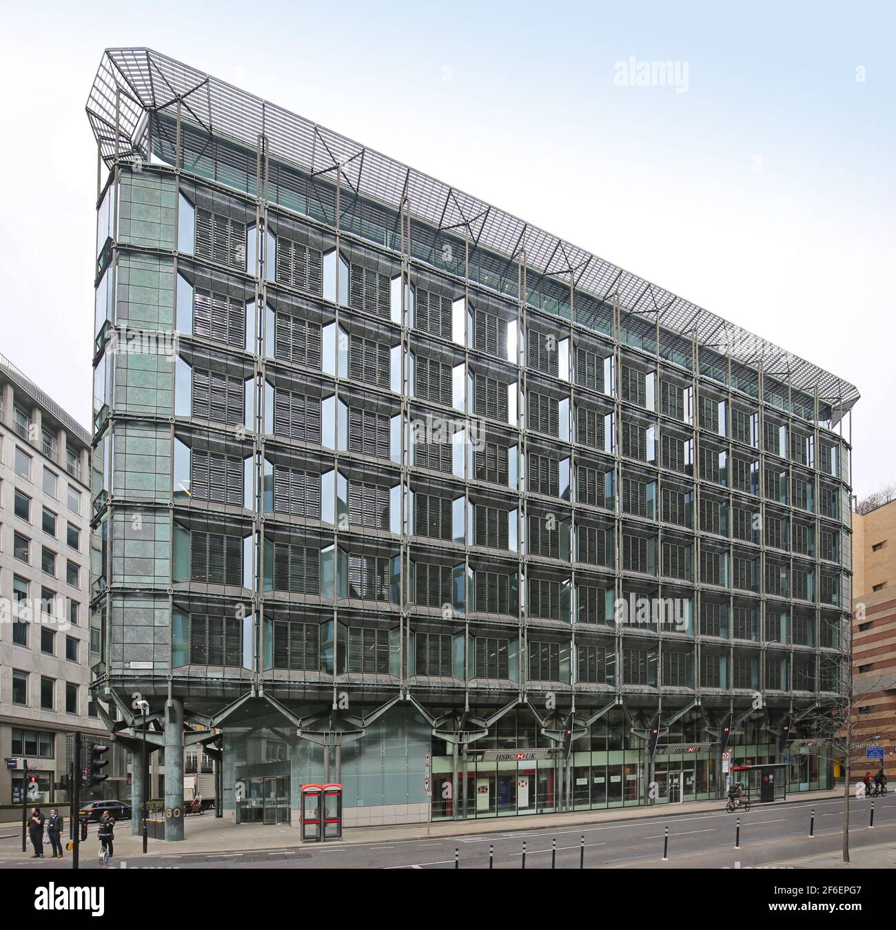 60 Queen Victoria Street, London, Großbritannien. 1999 Bürogebäude von Foggo Associates mit stitiver Bronzesfassade und externem Stahlrahmen. Stockfoto
