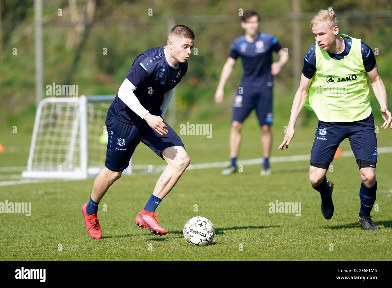 Heerenveen Niederlande Marz 31 Rein Smit Vom Sc Heerenveen Und Lucas Woudenberg Vom Sc Heerenveen Wahrend Einer Trainingseinheit Des Sc Heerenveen Bei Spo Stockfotografie Alamy