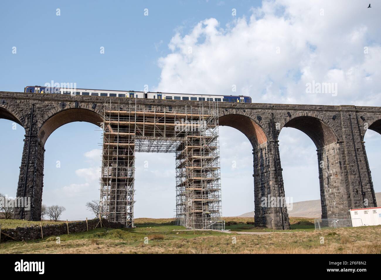 Reparaturen an ikonischem Ribblehead Viadukt Stockfoto