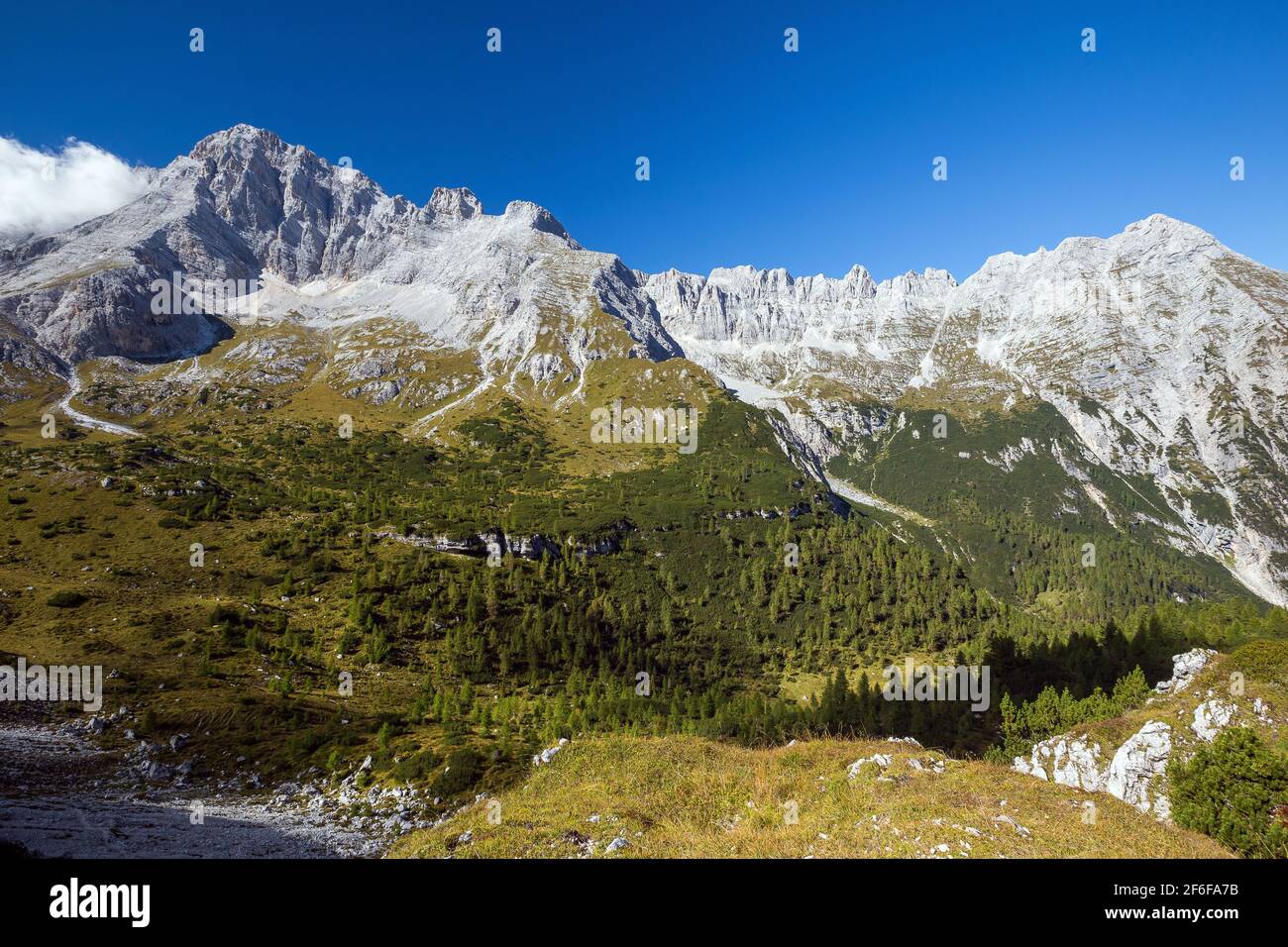 Antelao Berggruppe. Südost-Seite. Dolomiti Cadorine. Italienische Alpen. Europa. Stockfoto