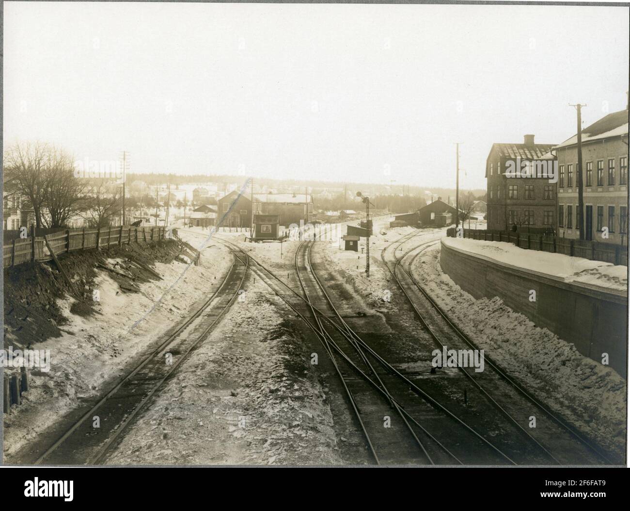 Gehört zum Jahresbericht 1916.der Blick von der Straßenbrücke in Nässjö Richtung Süden, zeigt die Gleisarbeiten von 1916 und früher. Stockfoto