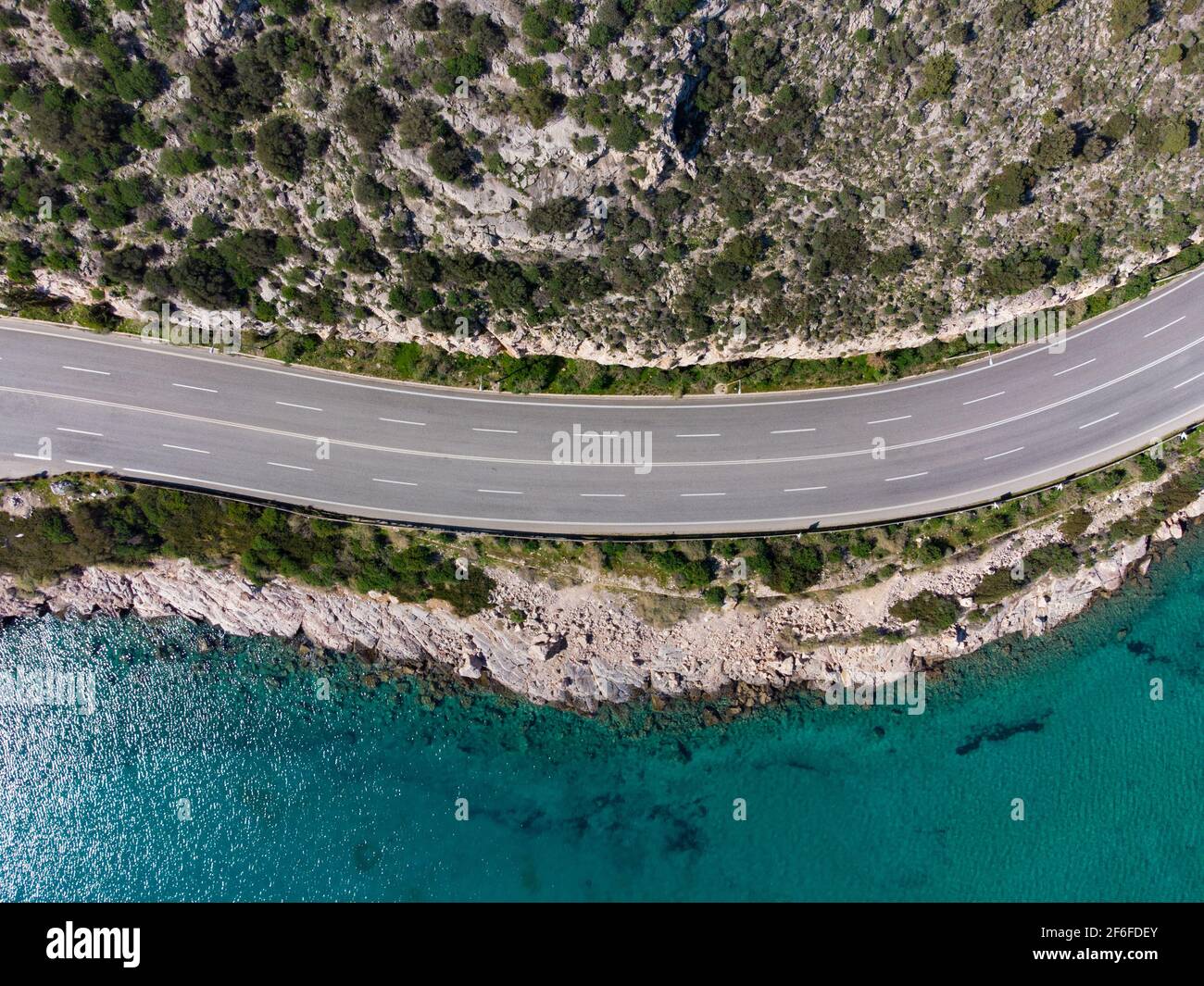 Luftaufnahme Von Oben Nach Unten Auf Der Strasse In Karamanli S Hole Area In Agia Marina Koropi Stockfotografie Alamy