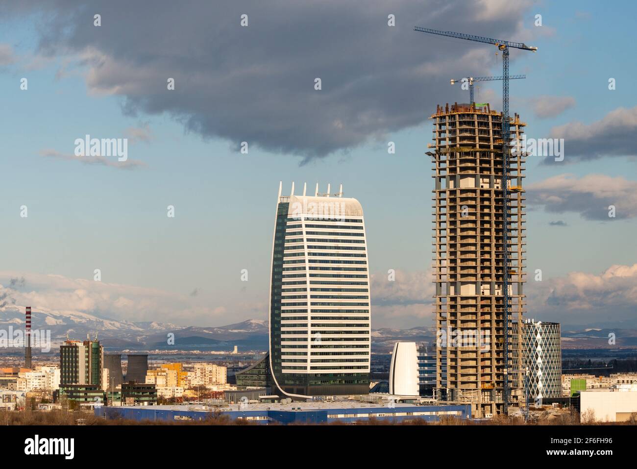 Infrastrukturgeschäft Sofia Bulgarien und Bürogebäude Sky Fort Die Entwicklung wird auf der Baustelle durchgeführt und das Capital Fort im März fertiggestellt 2021 Stockfoto