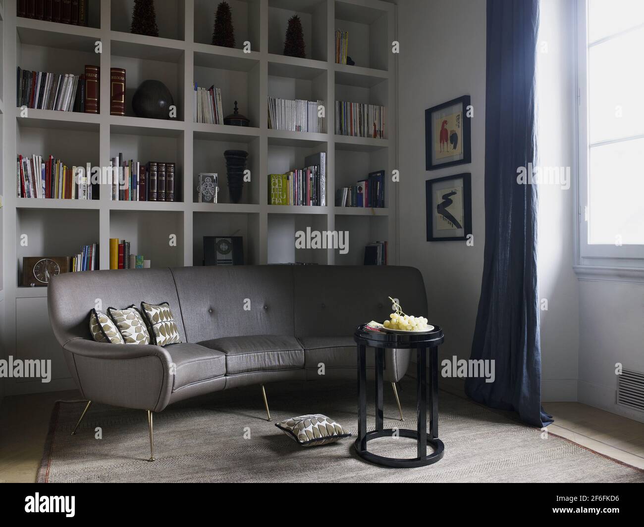 Elegantes Wohnzimmer in einer Wohnung in Mailand, Italien Stockfoto