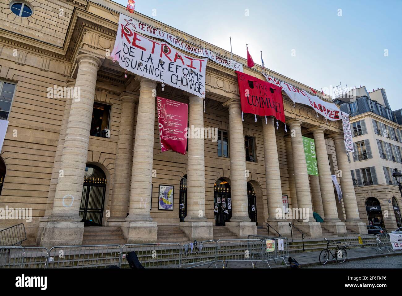 Paris, Frankreich. März 2021. Besetzung des Odéon-Theaters durch Künstler, um die Wiedereröffnung von Kulturstätten in Frankreich am 19. März 2021 zu fordern Stockfoto