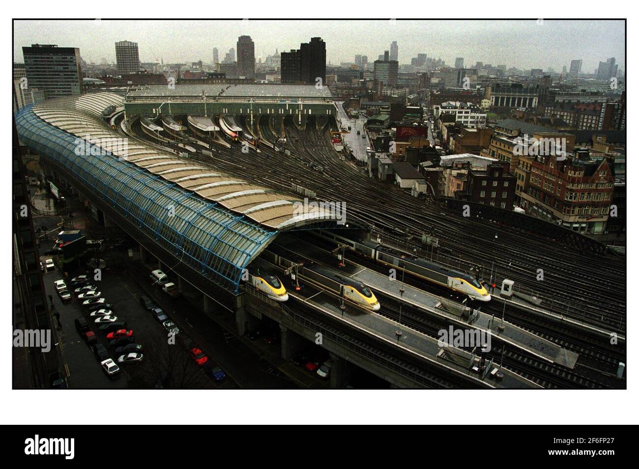 Waterloo Station mit den Eurostar-Zügen im Vordergrund. Stockfoto
