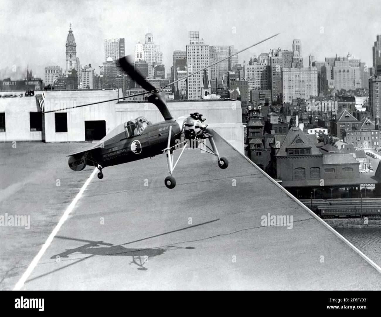 AUTOGYRO landete 1930 auf einem Wolkenkratzer in Philadelphia. Stockfoto