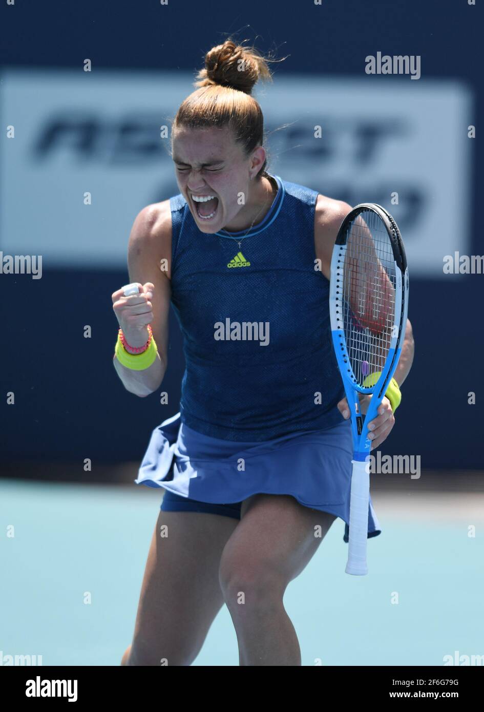 Miami Gardens, FL, USA. März 2021, 31st. Maria Sakkari gegen Naomi Osaka während des Viertelfinals bei den 2021Miami Open im Hard Rock Stadium am 31. März 2021 in Miami Gardens, Florida. Kredit: Mpi04/Media Punch/Alamy Live Nachrichten Stockfoto