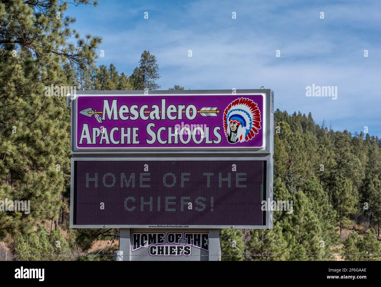 Indianische Schulen, Escalero Apache Schulschild, New Mexico, USA. Stockfoto