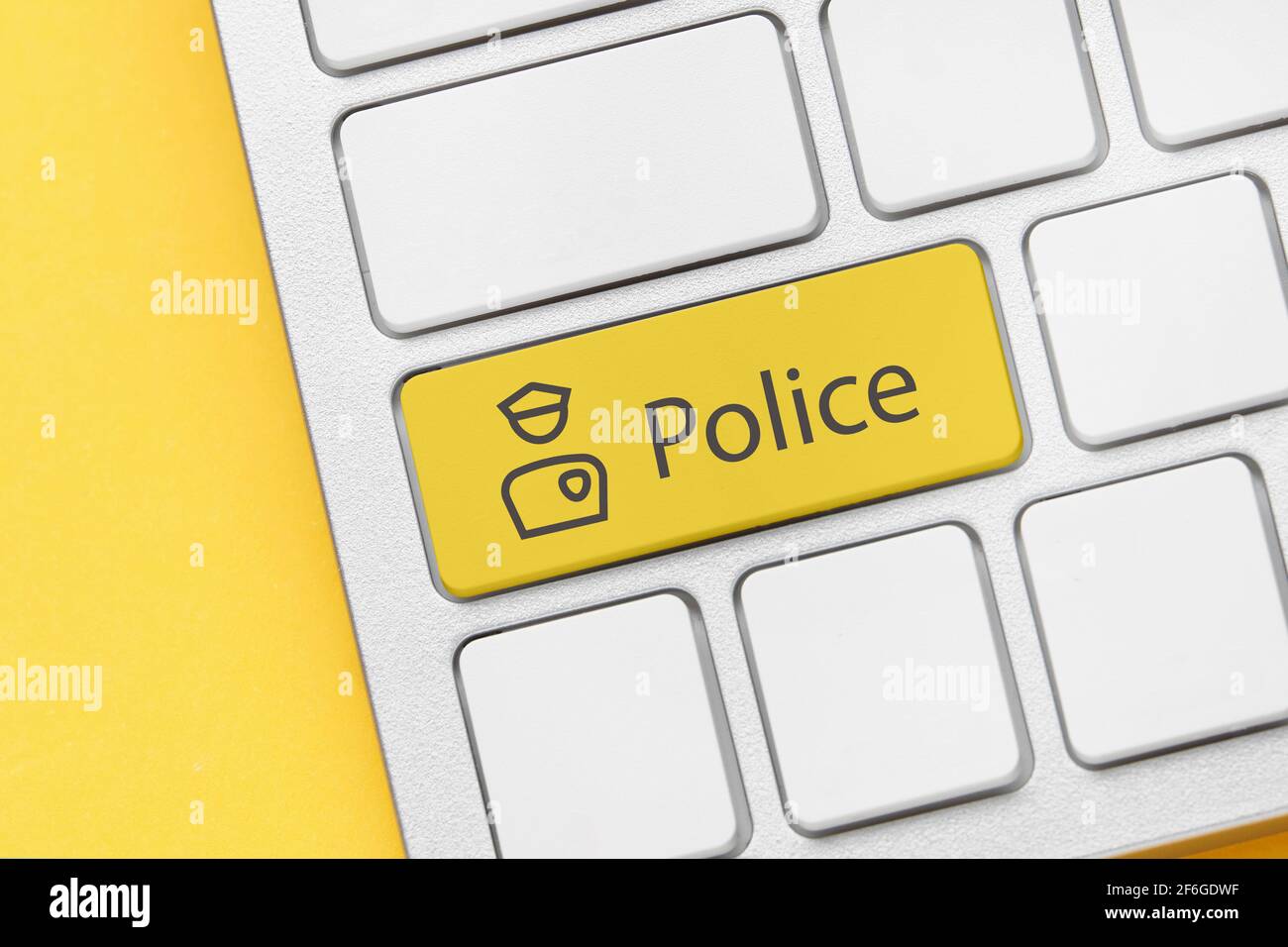 Polizei-Symbol auf der Tastatur. Anrufkonzept der Online-Hilfe Stockfoto