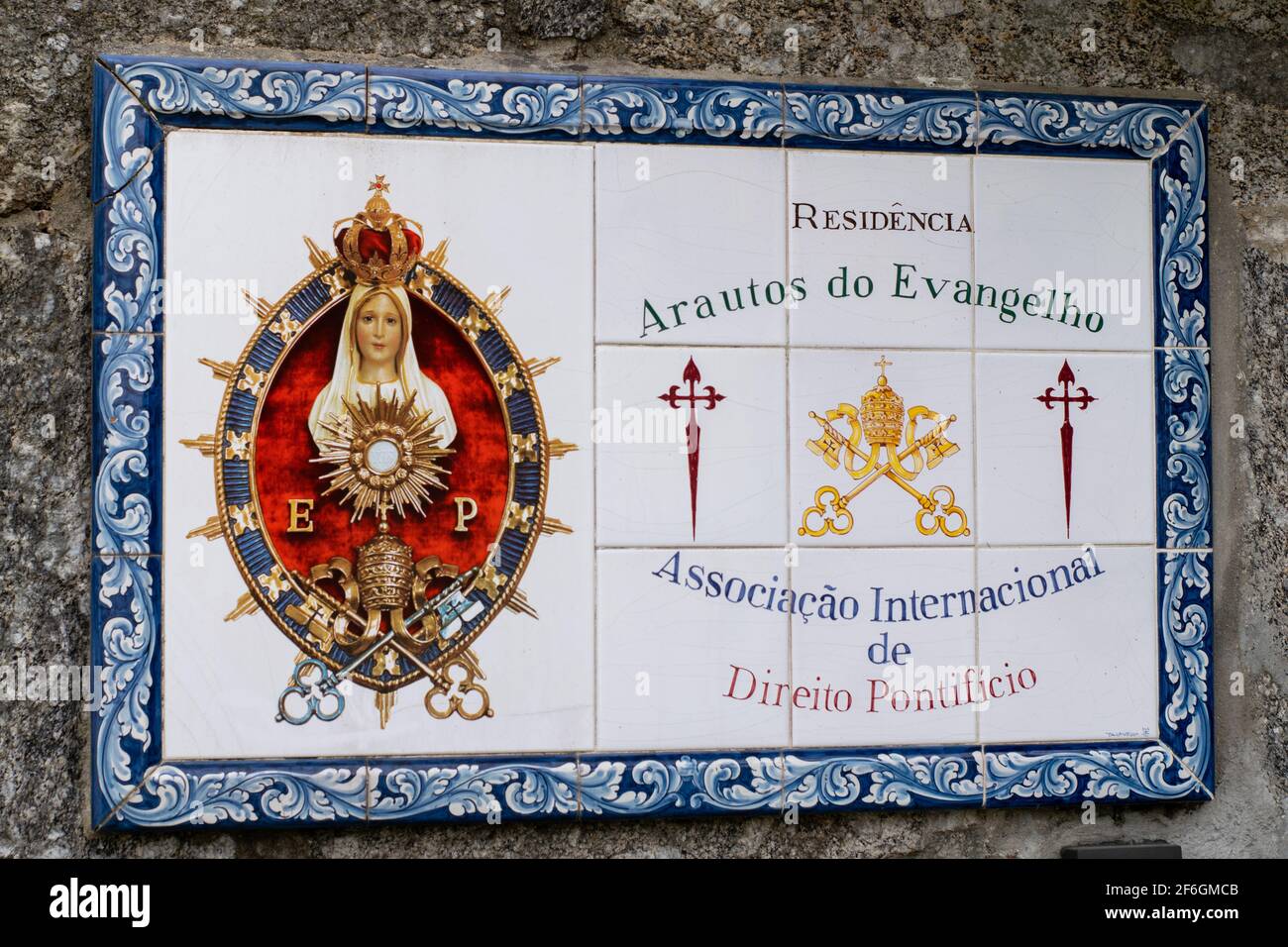 Portugiesische religiöse Fliesen. Residência Arautos do Evangelho, Associação internacional de Direito Pontifício Stockfoto