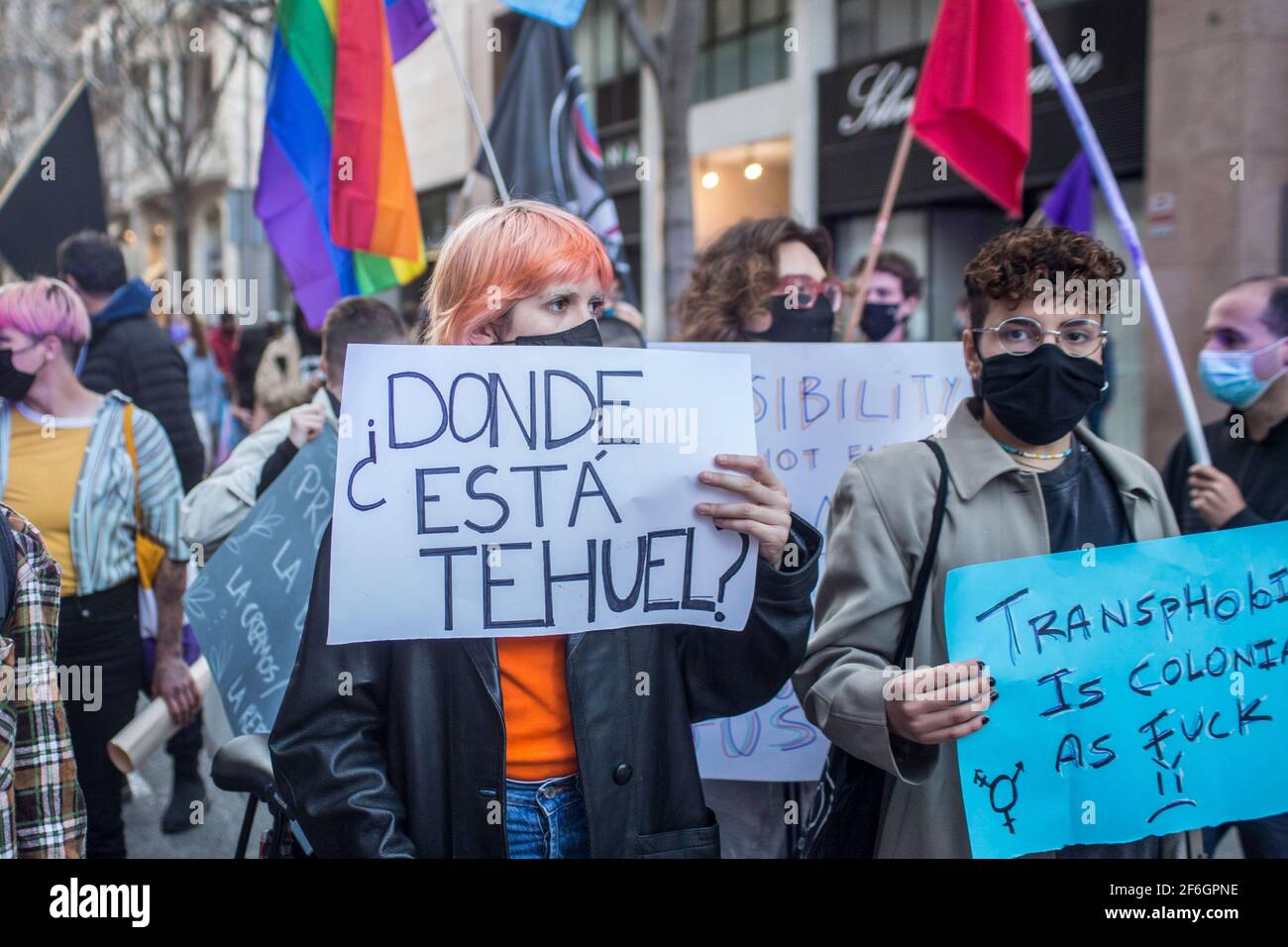 Barcelona, Spanien. März 2021. Demonstranten halten während der Demonstration Plakate. Am Internationalen Transgender-Tag der Sichtbarkeit waren Gruppen und Kollektive des Transgender-Kampfes auf den Straßen von Barcelona, um die Transrechte zu bestätigen und gegen Transphobie und Diskriminierung zu protestieren. (Foto von Thiago Prudencio/SOPA Images/Sipa USA) Quelle: SIPA USA/Alamy Live News Stockfoto