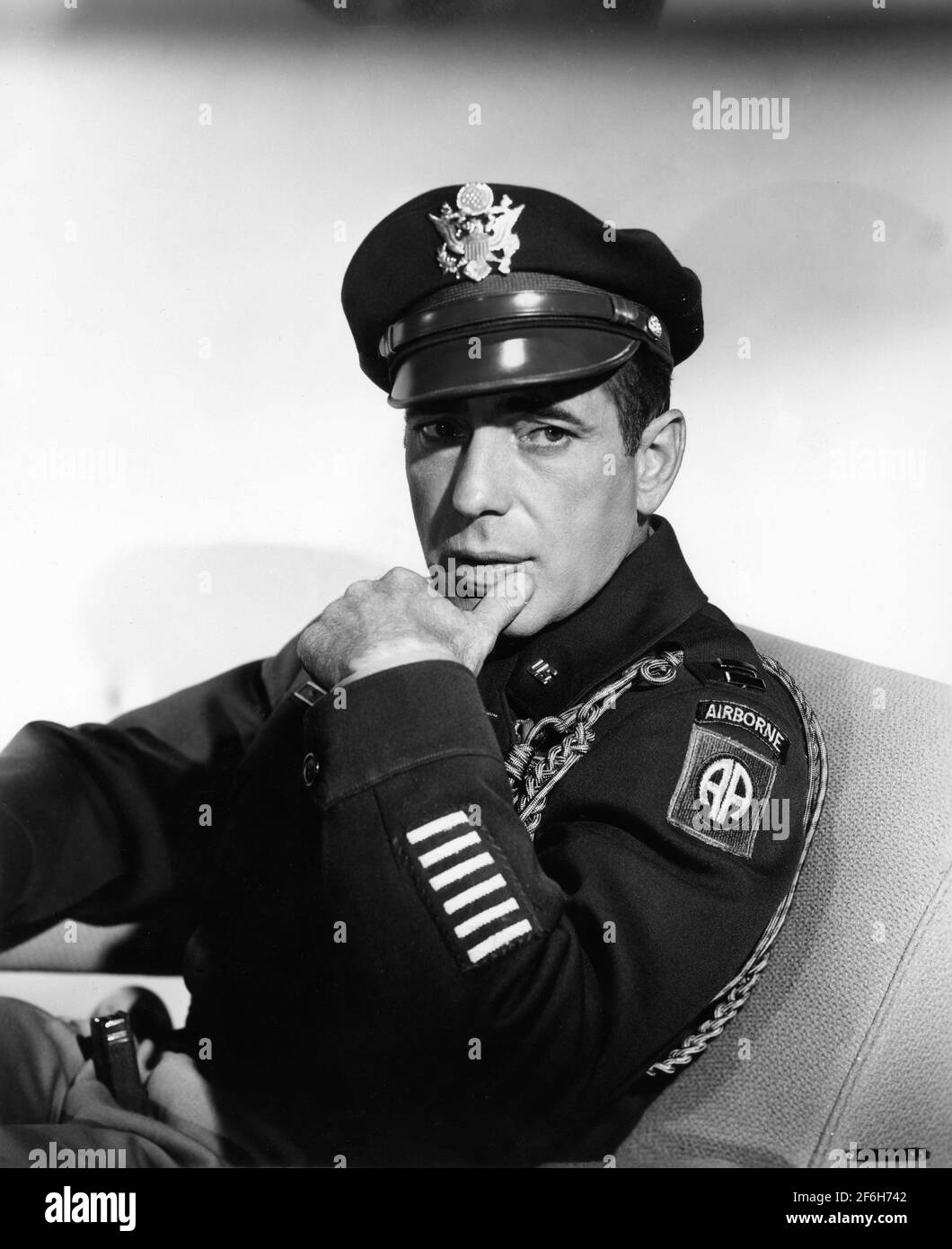 HUMPHREY BOGART Porträt als Fallschirmjäger Captain ''Rip'' Murdock in TOT RECKONING 1947 Regisseur JOHN CROMWELL Columbia Picters Stockfoto