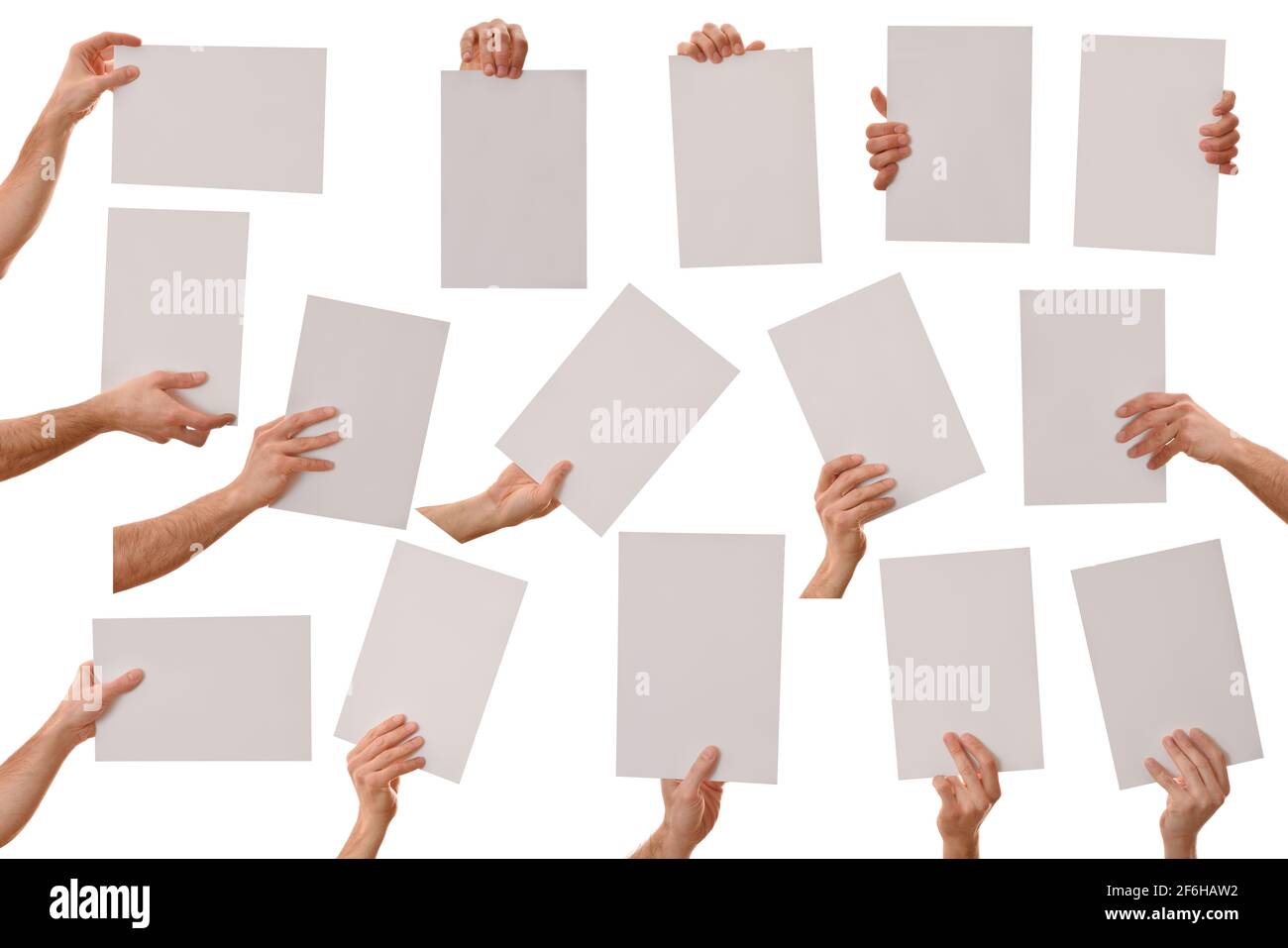 Verschiedene Hände in verschiedenen Positionen, die ein weißes Blatt a4 mit weißem isoliertem Hintergrund halten, Set. Stockfoto