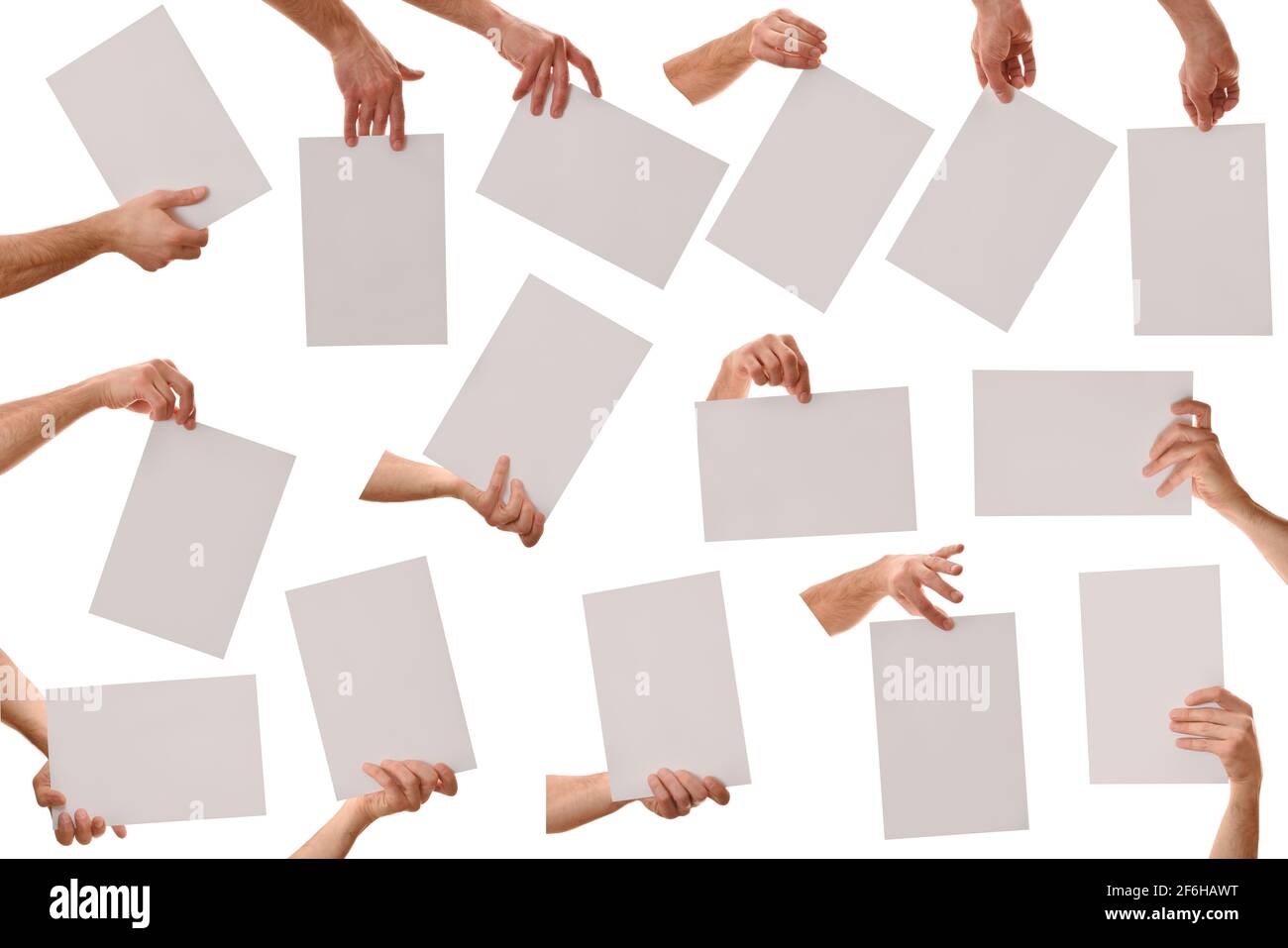 Handsatz in verschiedenen Positionen, der ein weißes A4-Blatt mit weißem, isoliertem Hintergrund hält. Stockfoto