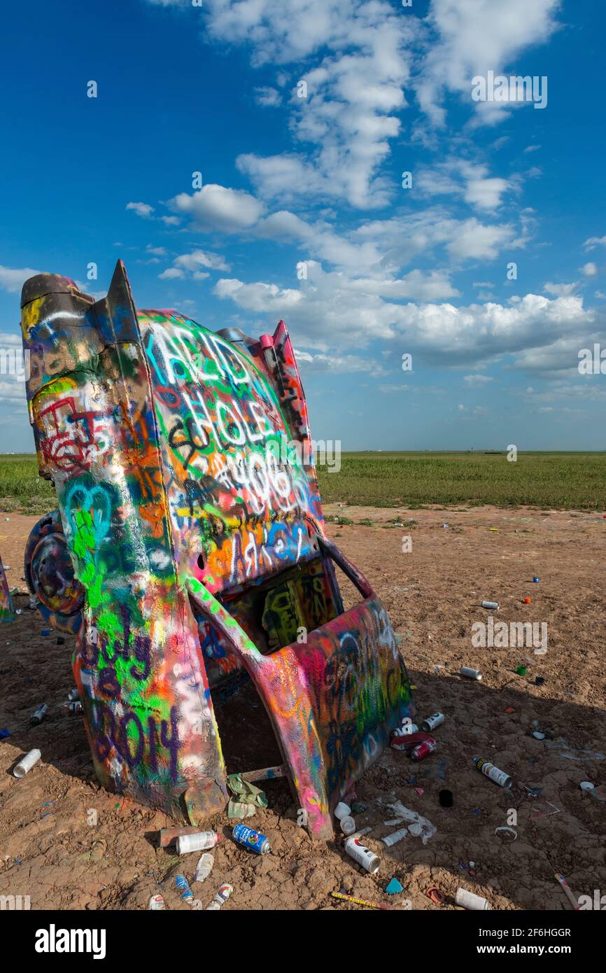 Amarillo, Texas - 8. Juli 2014: Detail eines Autos auf der Cadillac Ranch, entlang der US Route 66, in der Nähe der Stadt Amarillo, Texas. Die Cadillac Ranch ist Stockfoto